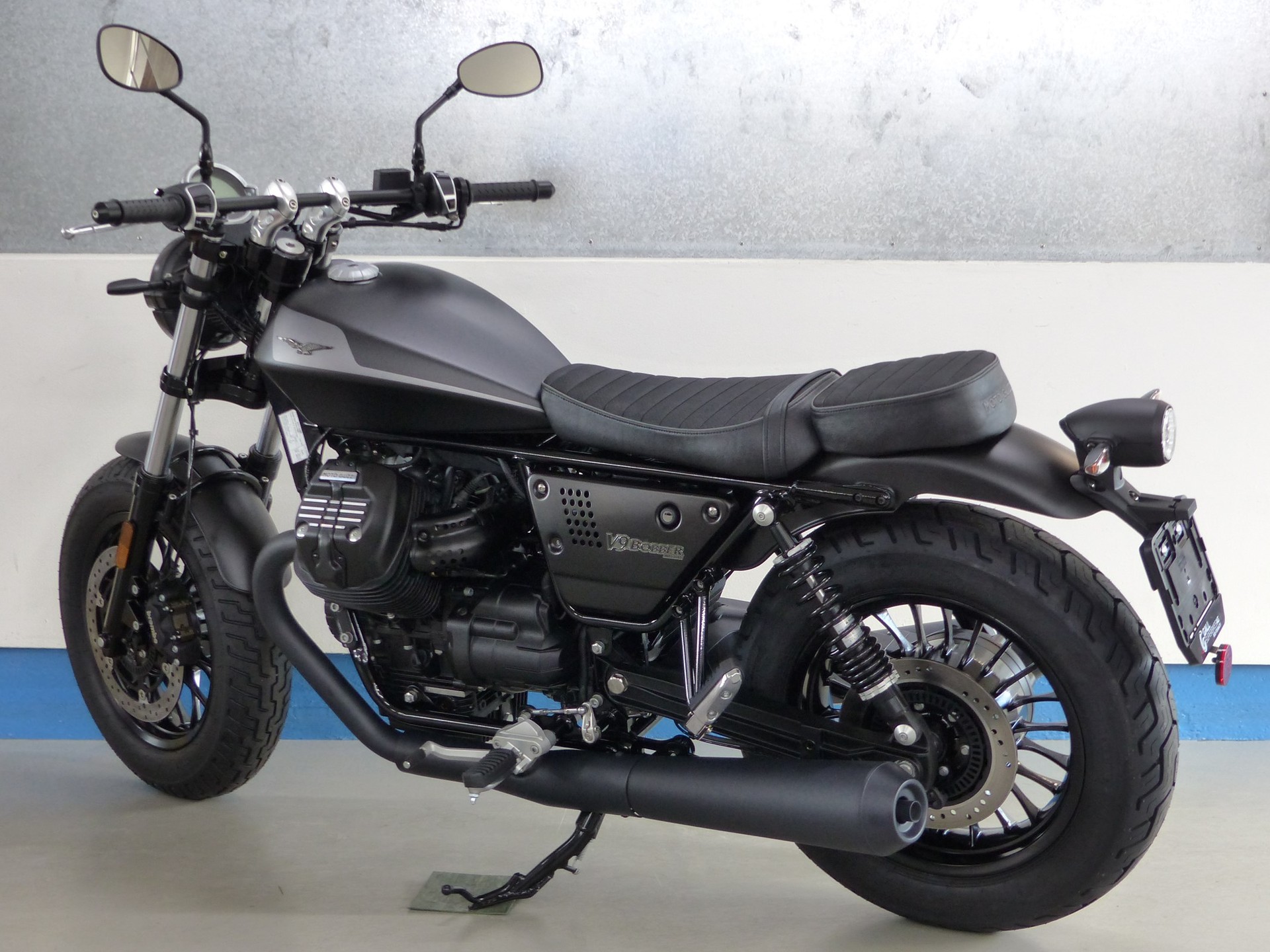 MOTO GUZZI V9 Bobber 850 ABS-showroom-element-3