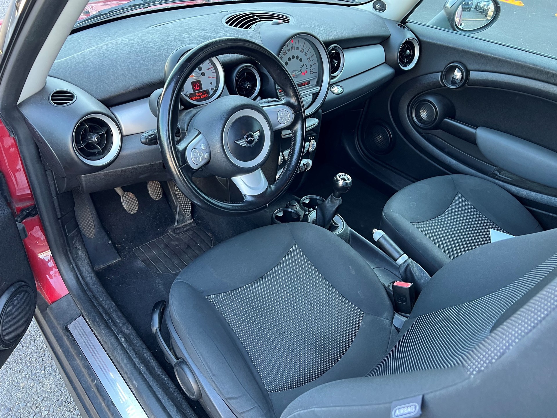 MINI Clubman Cooper-image-8