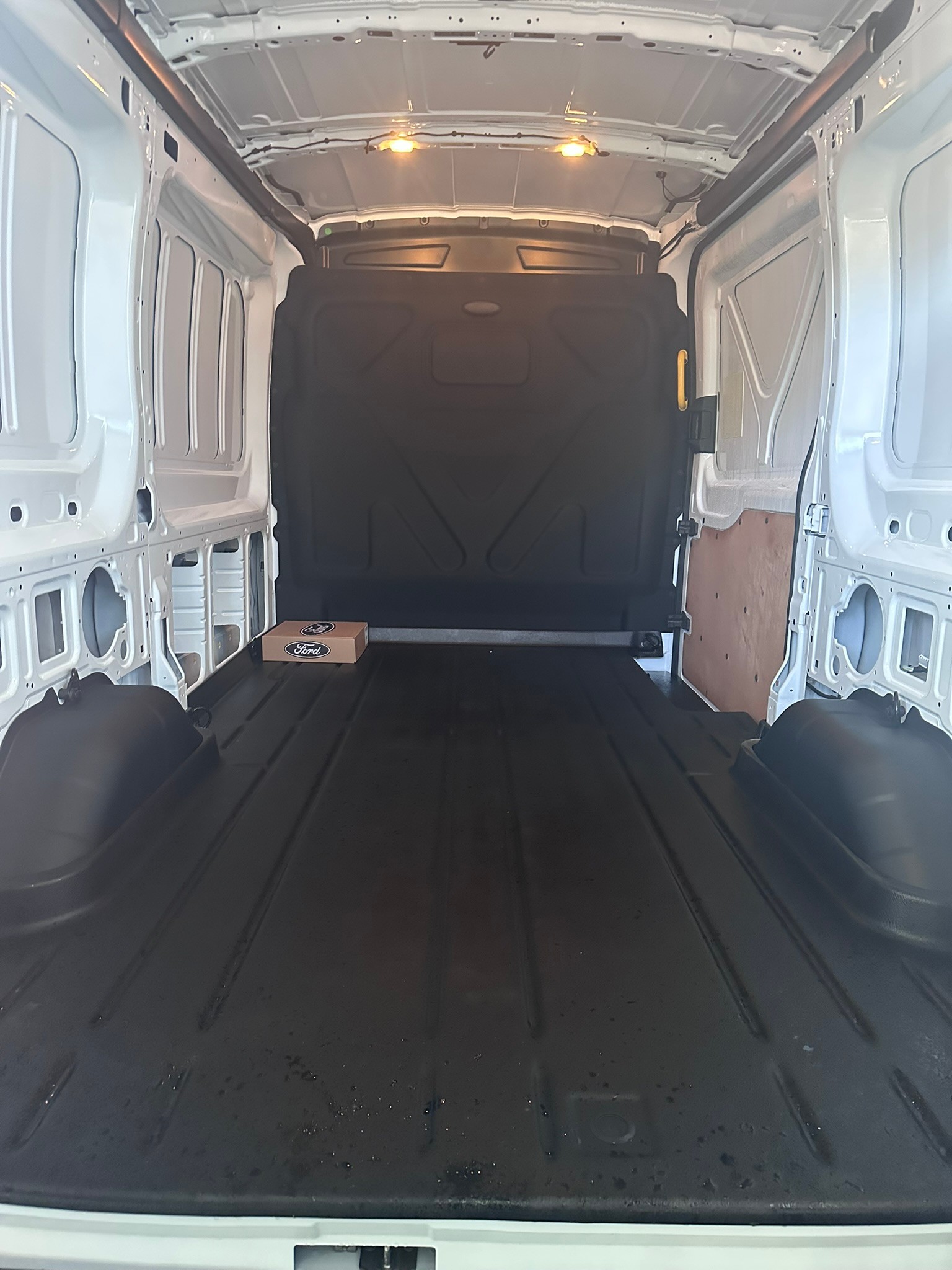FORD E-Transit Van 350 L2 Trend RWD-image-7