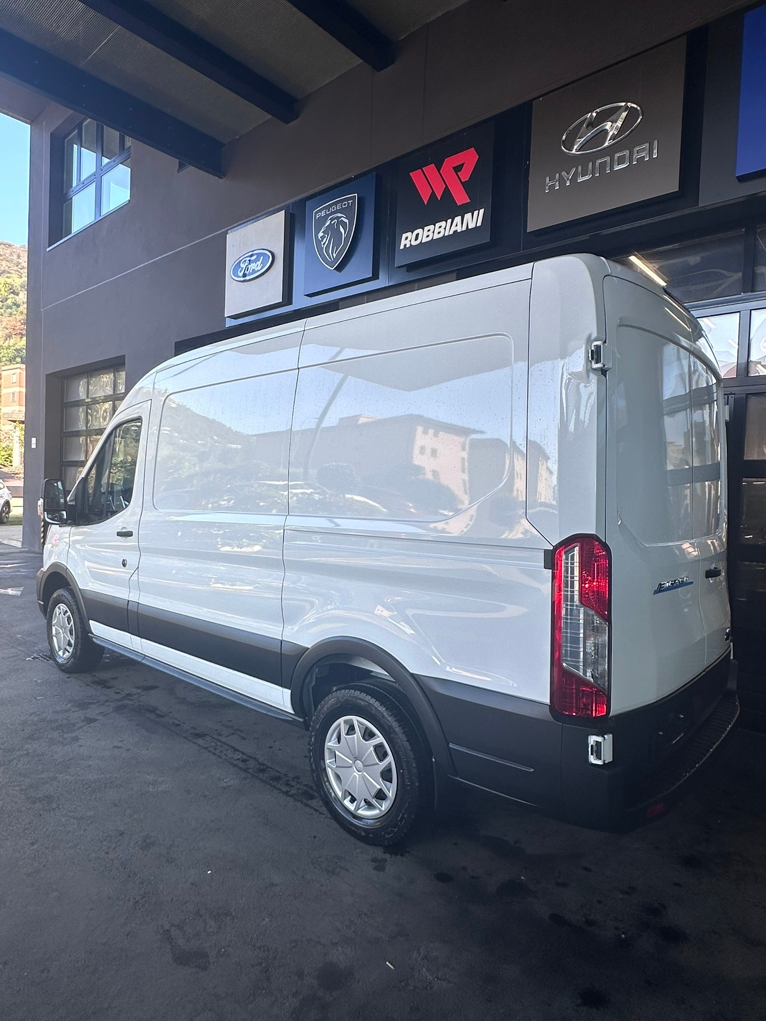 FORD E-Transit Van 350 L2 Trend RWD-showroom-element-1