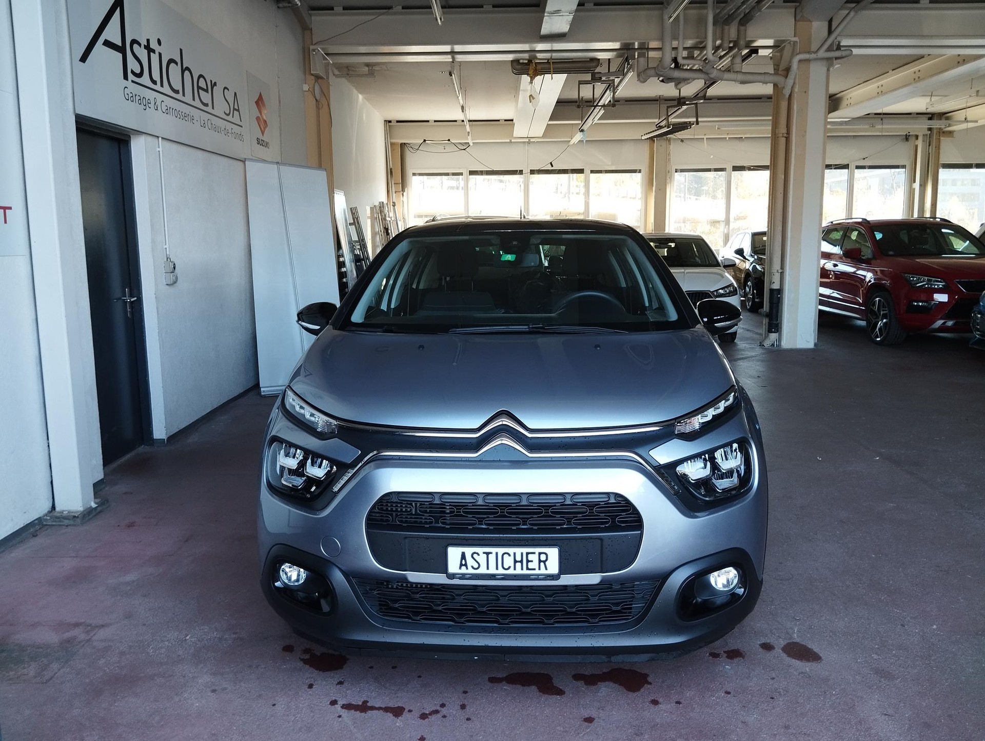 CITROEN C3 1.2i PureTech Shine EAT6-image-1