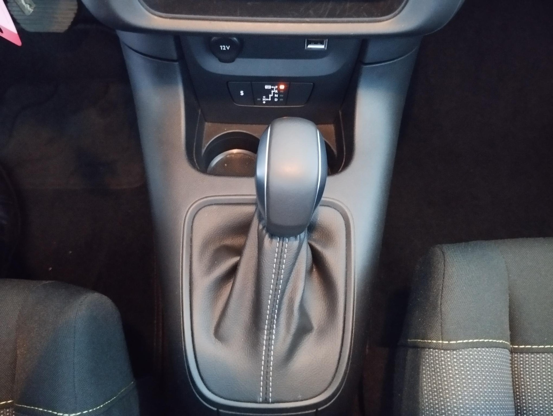 CITROEN C3 1.2i PureTech Shine EAT6-image-11