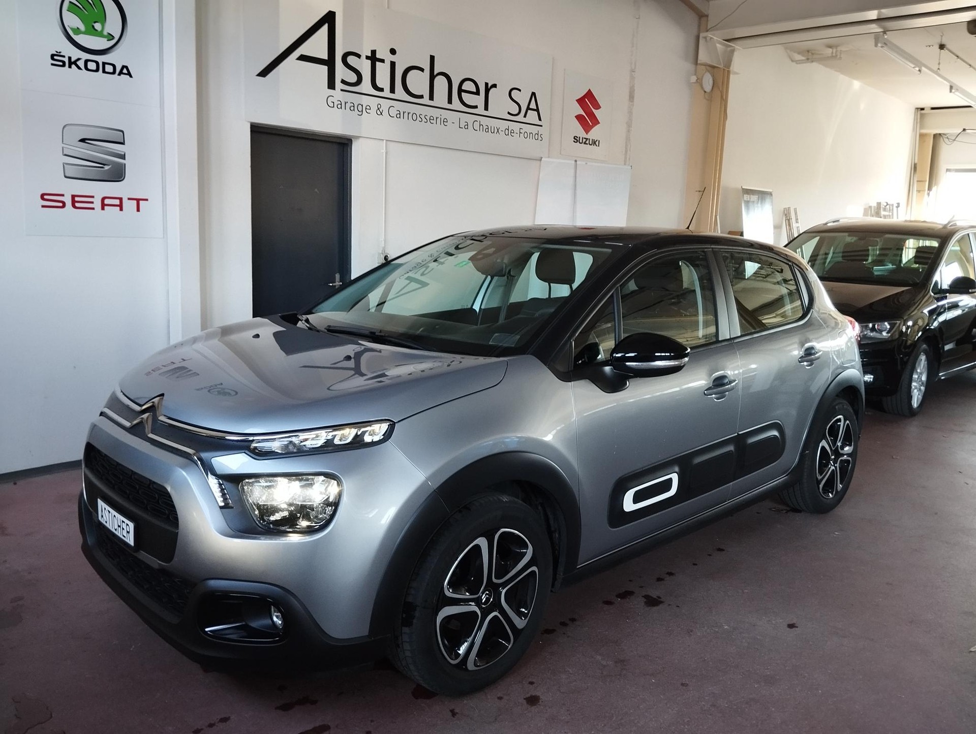 CITROEN C3 1.2i PureTech Shine EAT6-image-0