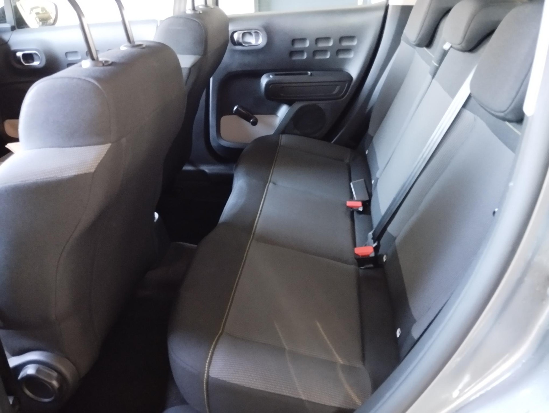 CITROEN C3 1.2i PureTech Shine EAT6-image-8