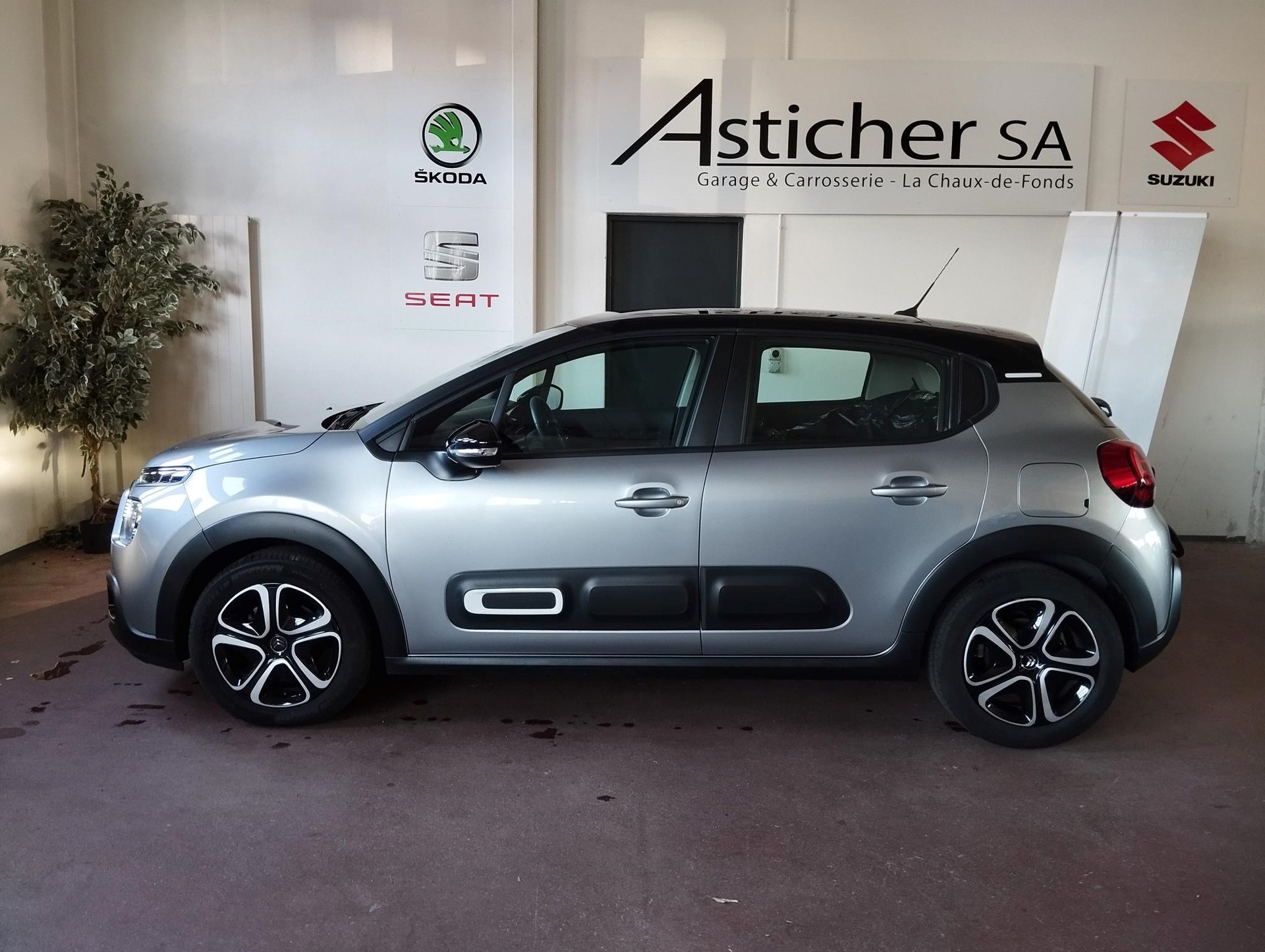 CITROEN C3 1.2i PureTech Swiss Edition EAT6-image-2