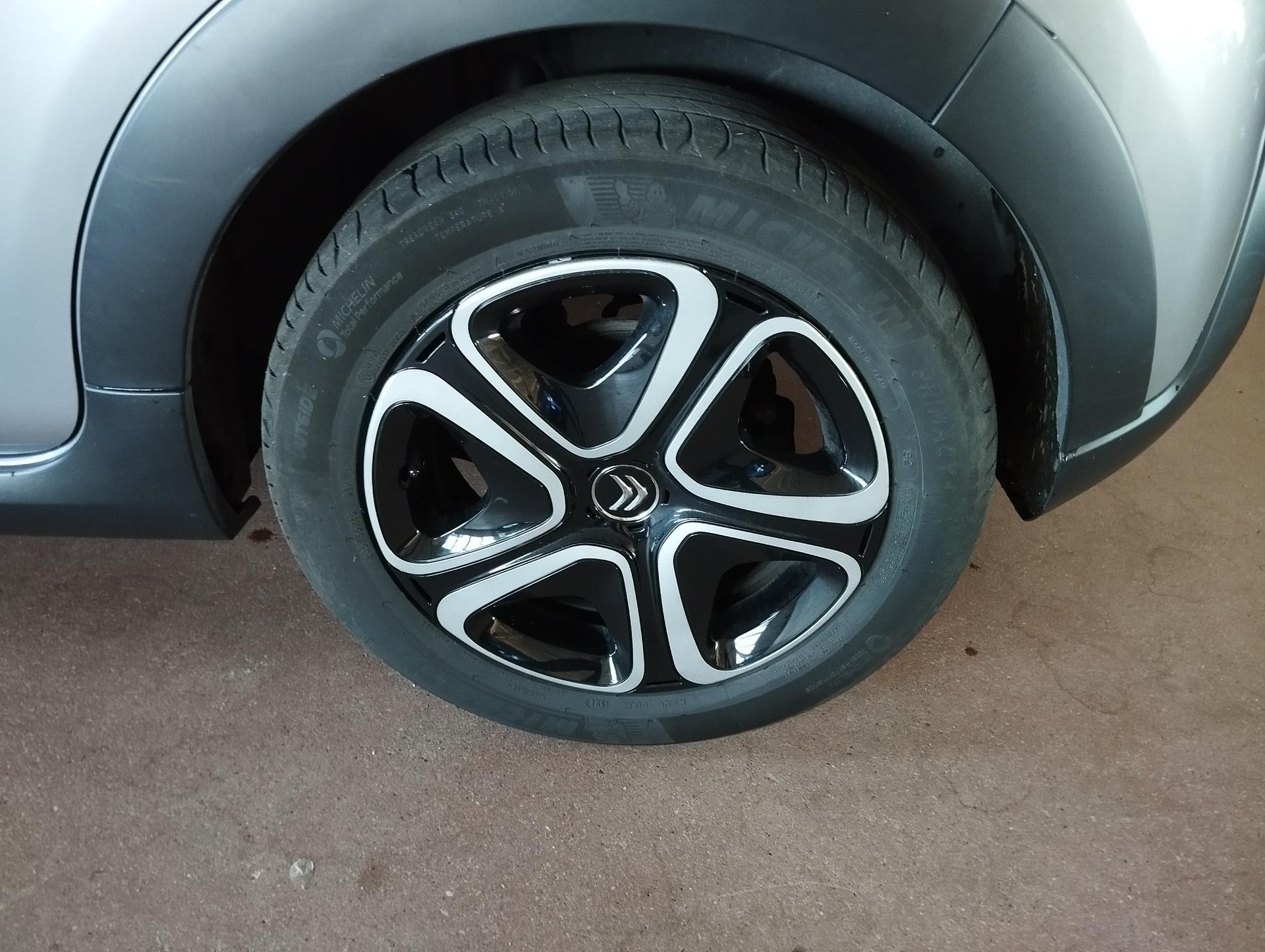 CITROEN C3 1.2i PureTech Shine EAT6-image-5