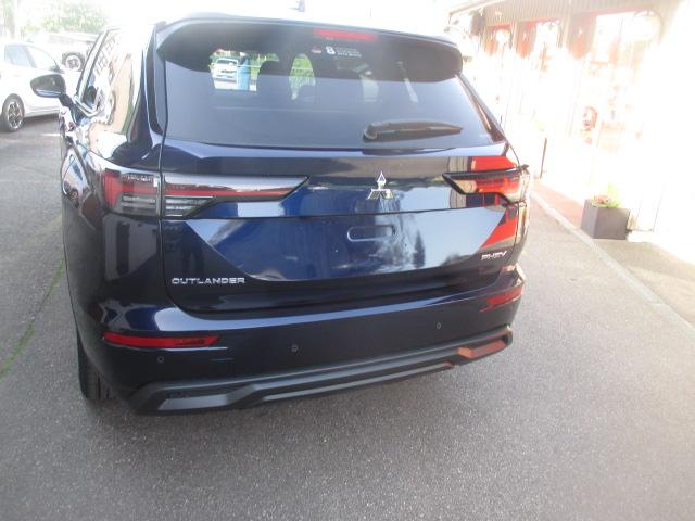 MITSUBISHI Outlander 2.4 PHEV Invite 4x4-image-4
