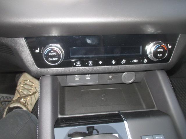 MITSUBISHI Outlander 2.4 PHEV Invite 4x4-image-12