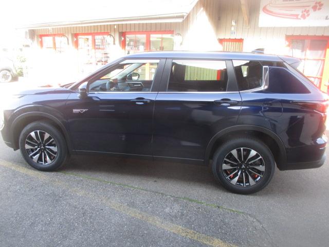 MITSUBISHI Outlander 2.4 PHEV Invite 4x4-image-3
