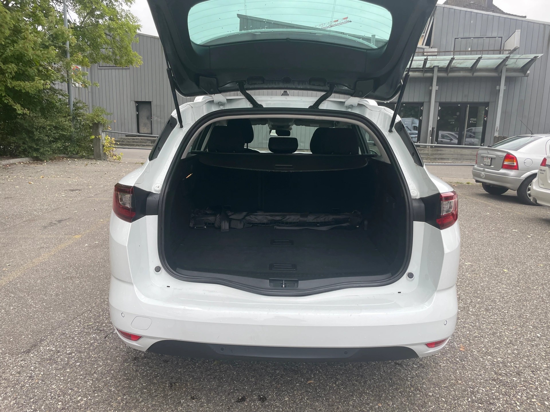 RENAULT Mégane Grandtour 1.5 dCi Business * Gr.Navi * Klima-auto * Tempomat * PDC H * Frisch Ab MFK-image-11