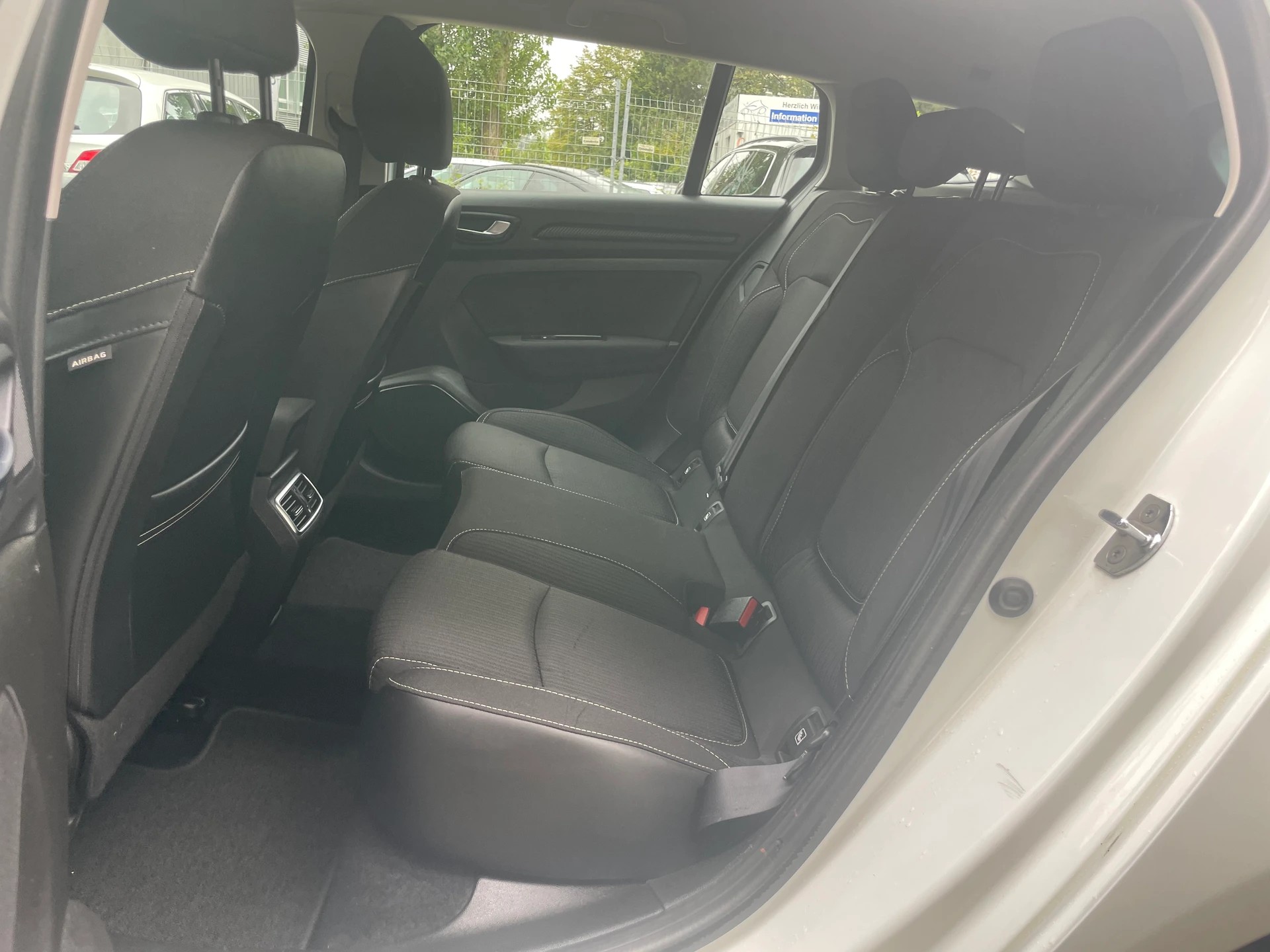 RENAULT Mégane Grandtour 1.5 dCi Business * Gr.Navi * Klima-auto * Tempomat * PDC H * Frisch Ab MFK-image-6