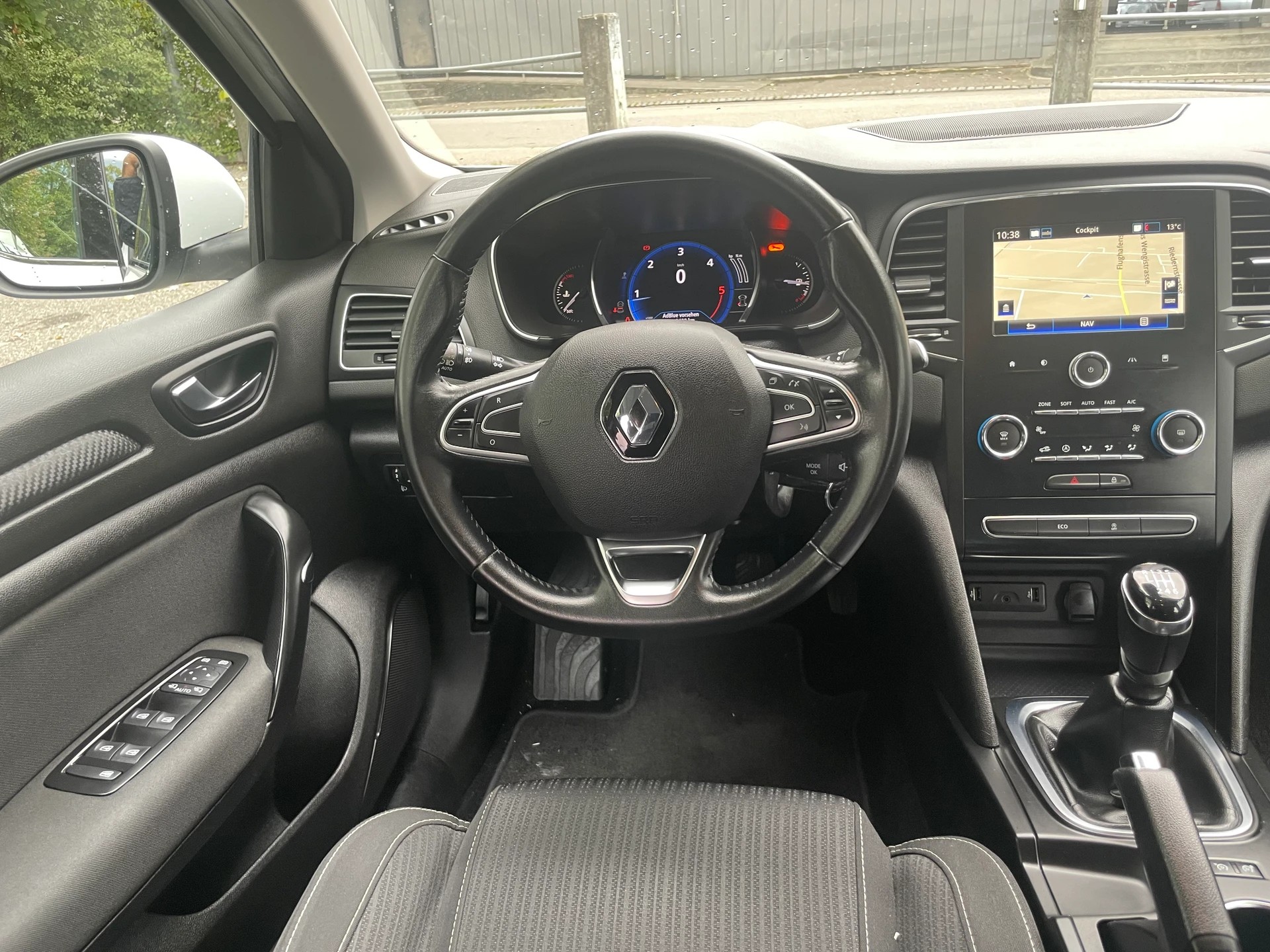 RENAULT Mégane Grandtour 1.5 dCi Business * Gr.Navi * Klima-auto * Tempomat * PDC H * Frisch Ab MFK-image-3