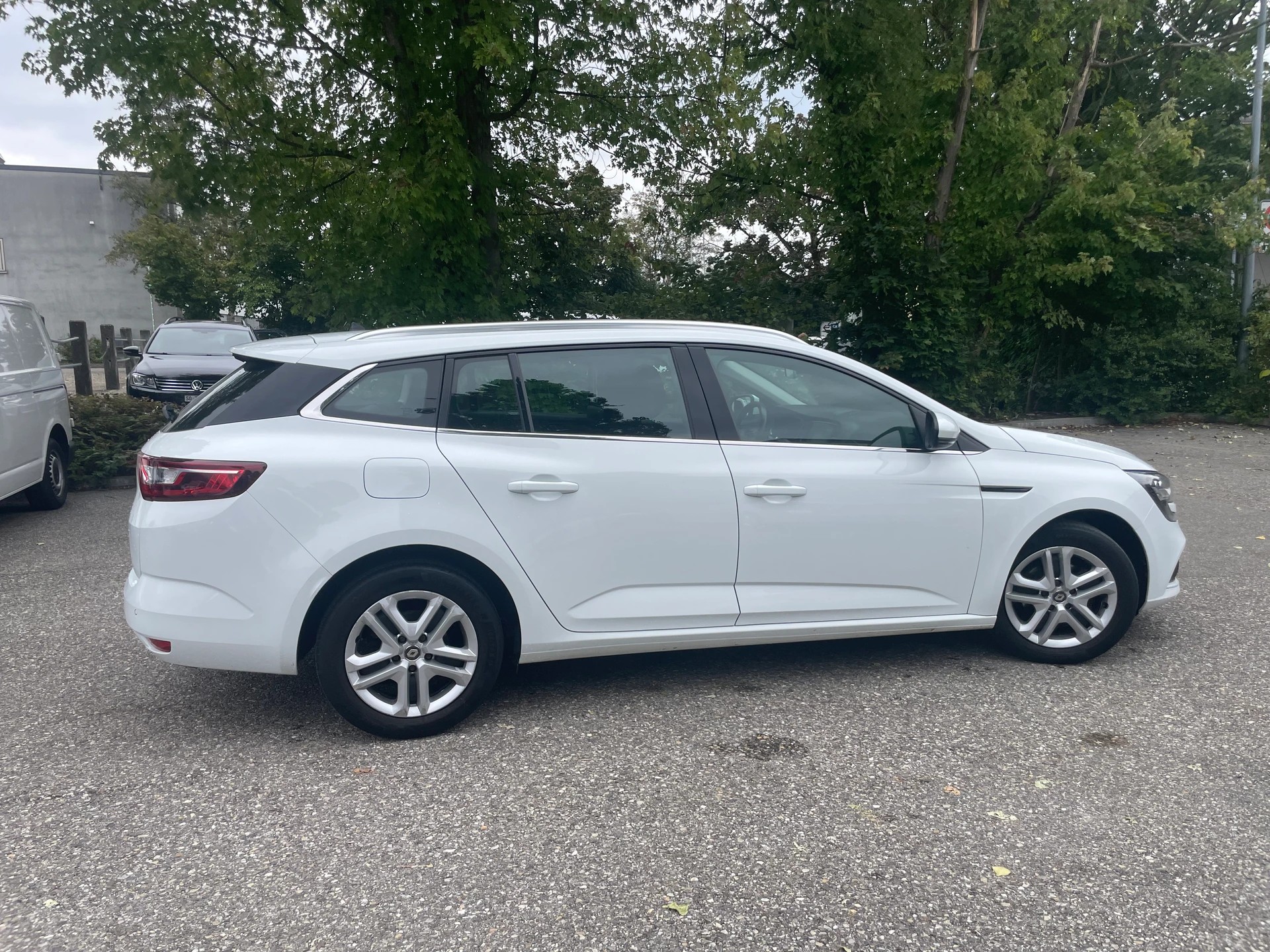 RENAULT Mégane Grandtour 1.5 dCi Business * Gr.Navi * Klima-auto * Tempomat * PDC H * Frisch Ab MFK-image-8