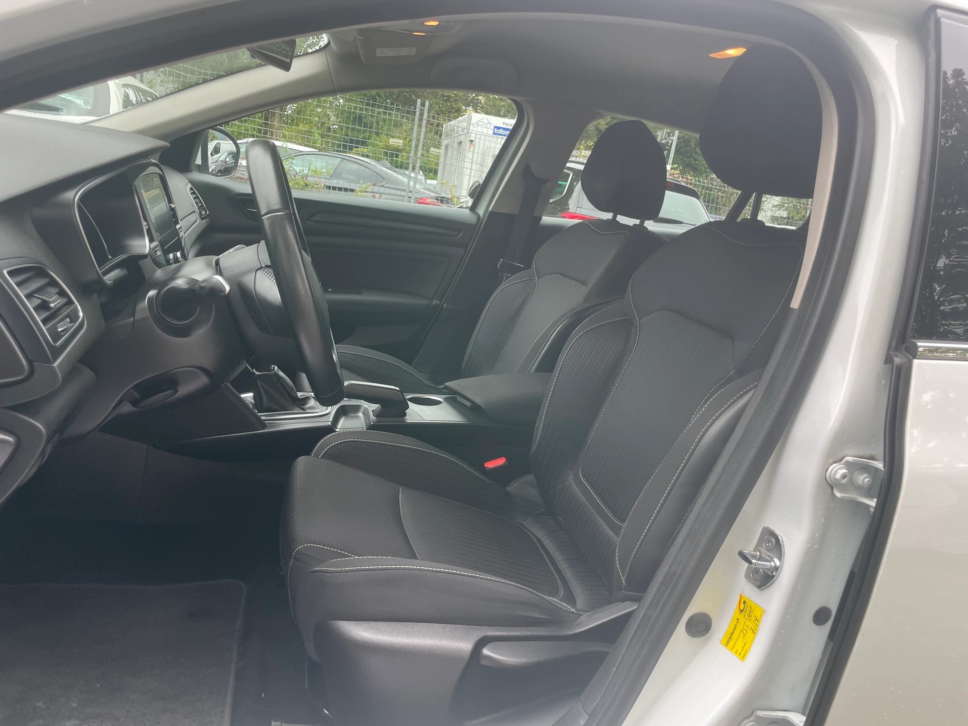 RENAULT Mégane Grandtour 1.5 dCi Business * Gr.Navi * Klima-auto * Tempomat * PDC H * Frisch Ab MFK-image-2