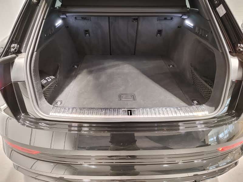 AUDI e-tron 55 S Line quattro-image-11