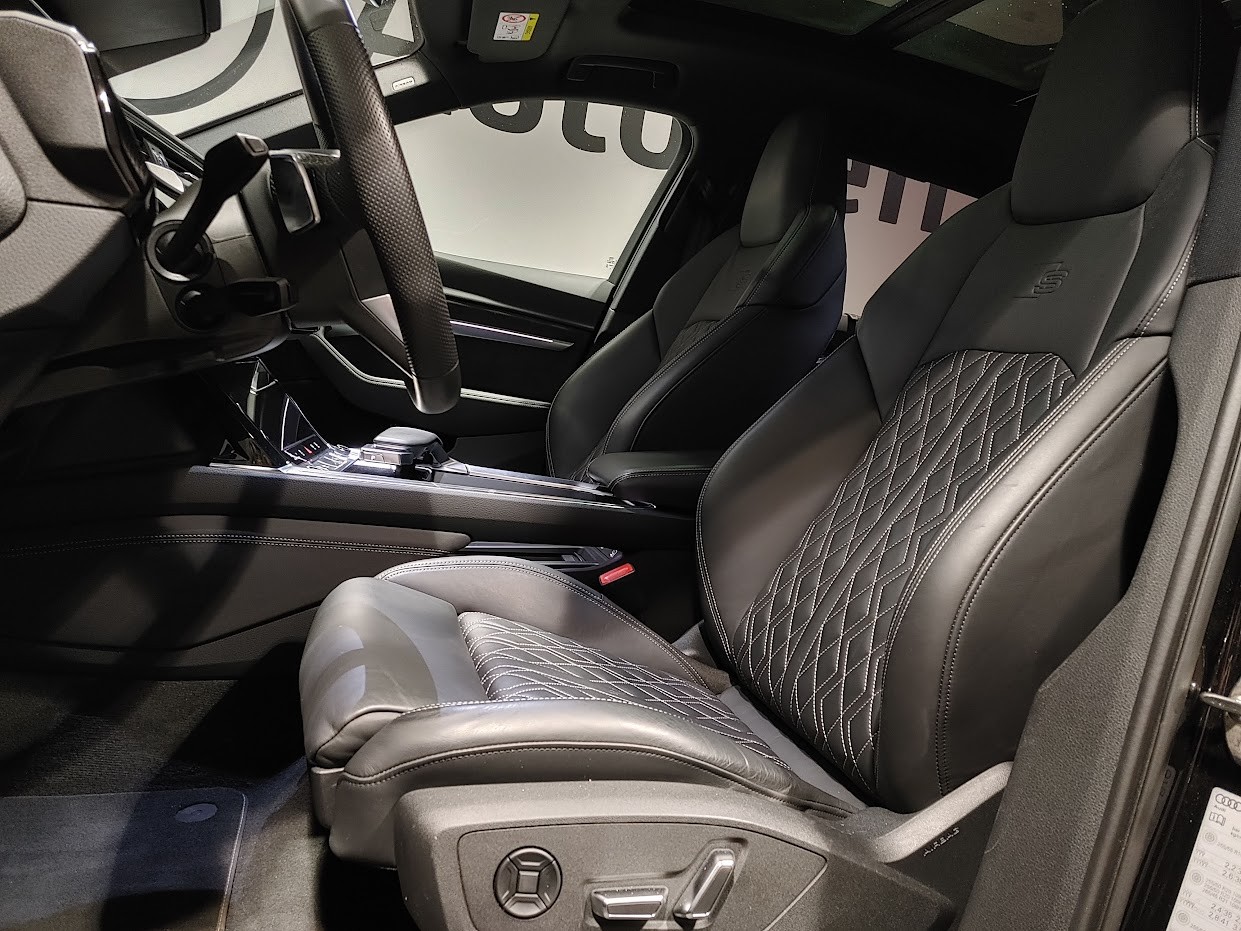 AUDI e-tron 55 S Line quattro-image-3
