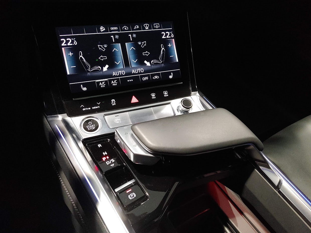 AUDI e-tron 55 S Line quattro-image-7