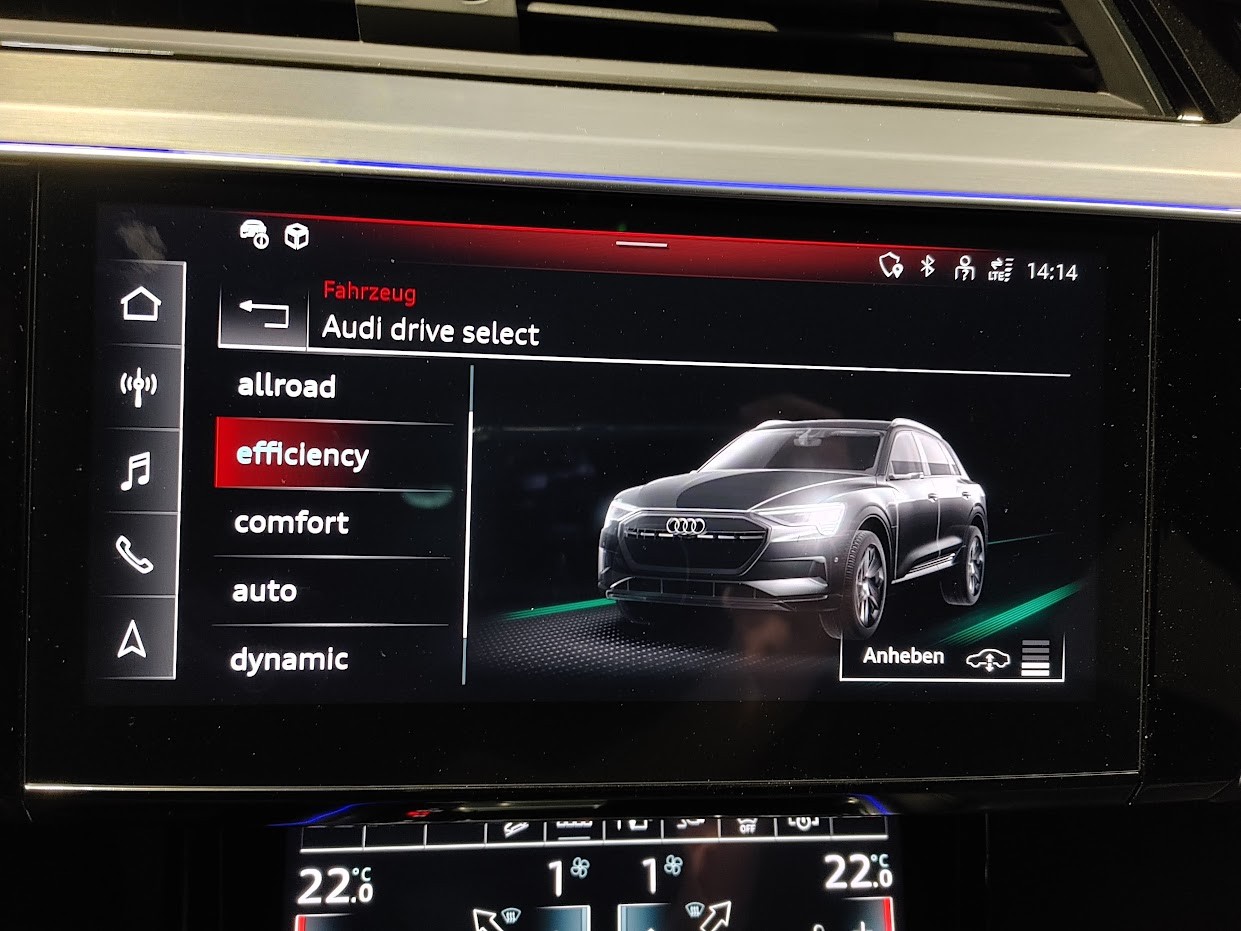 AUDI e-tron 55 S Line quattro-image-6