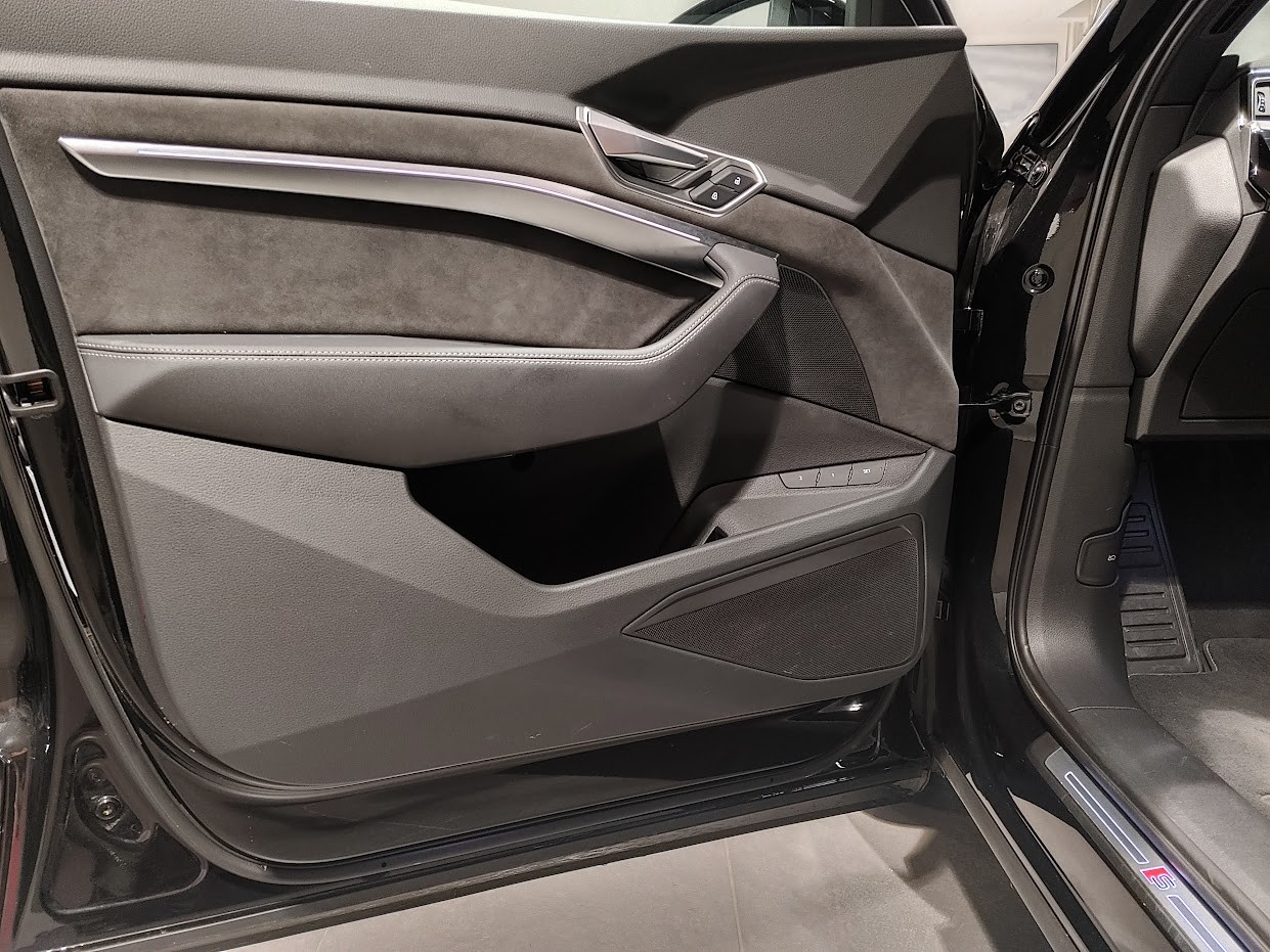AUDI e-tron 55 S Line quattro-image-2