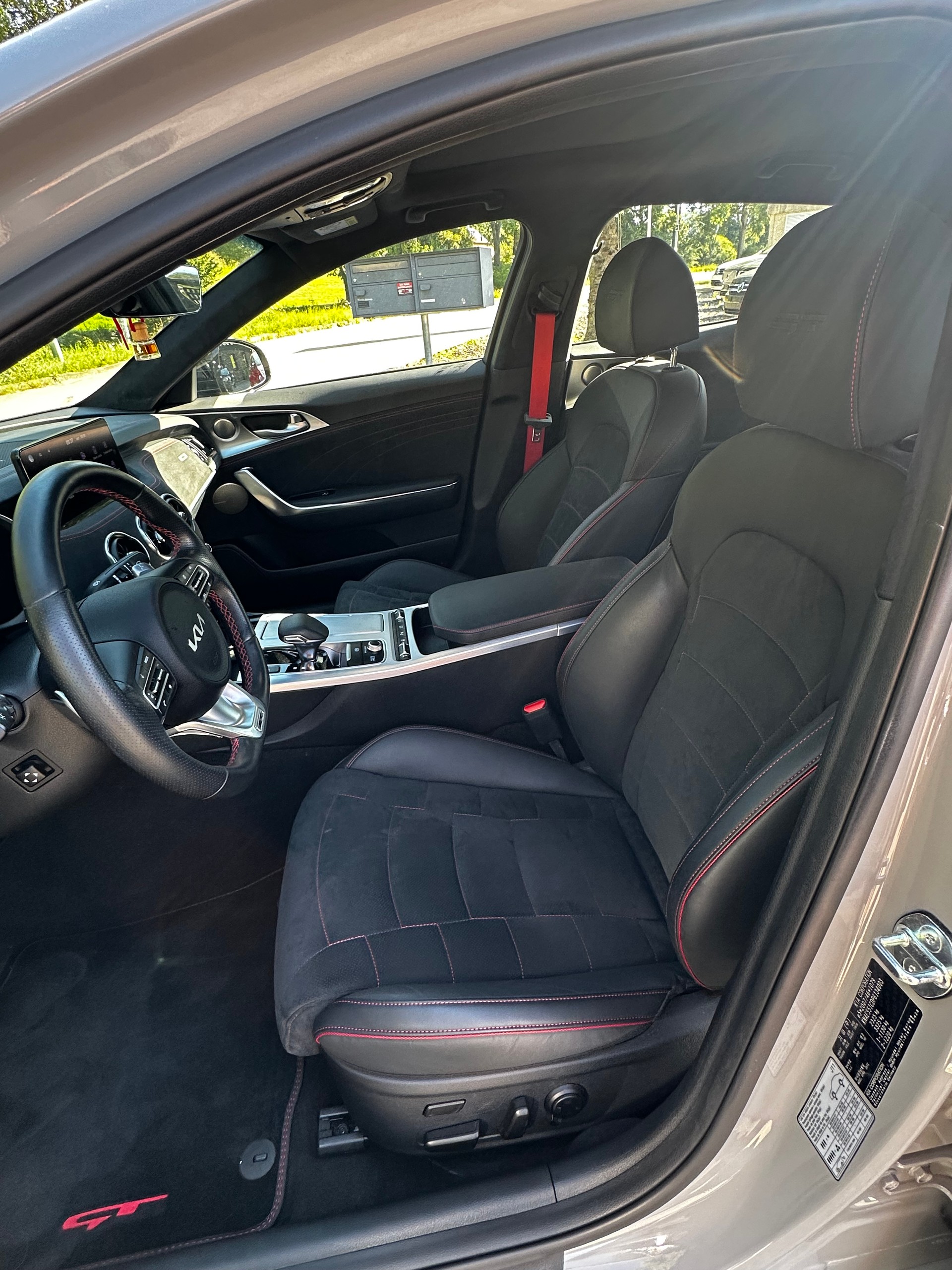 KIA Stinger 3.3 T-GDi GT Automat AWD-image-6