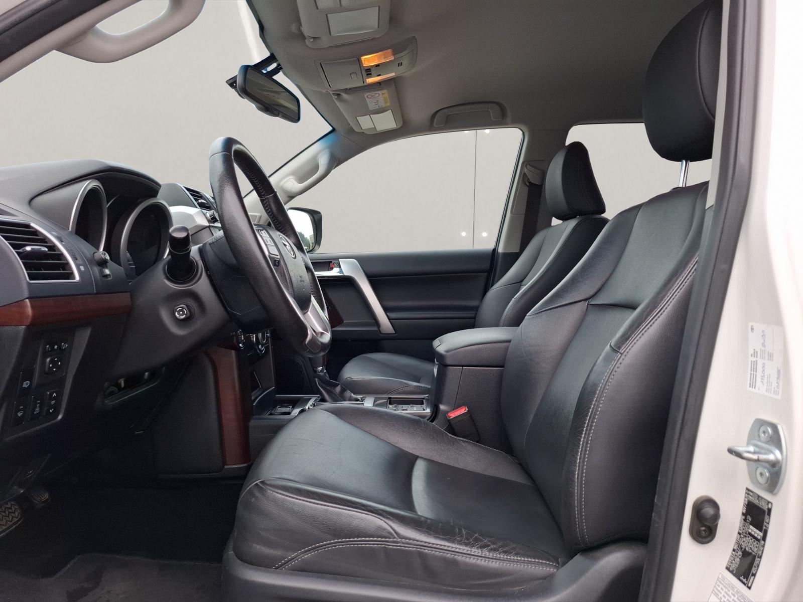 TOYOTA Land Cruiser 3.0 D-4D Linea Sol-image-8