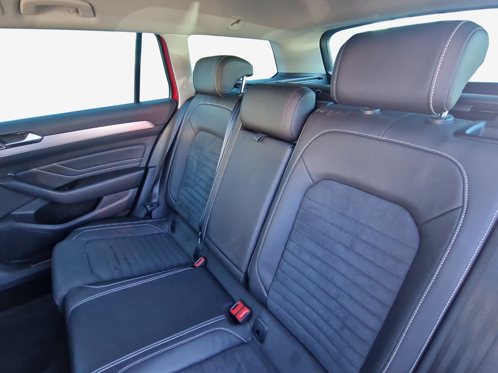 VW Passat 2.0 TDI BMT Elegance 4Motion DSG-image-11