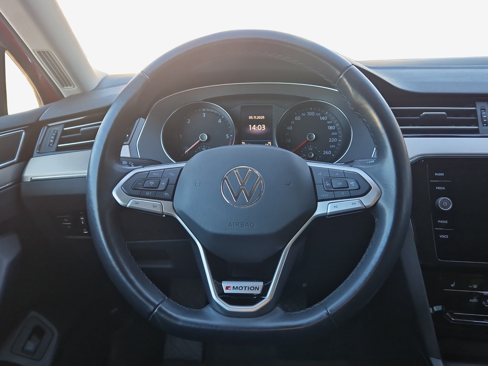 VW Passat 2.0 TDI BMT Elegance 4Motion DSG-image-9