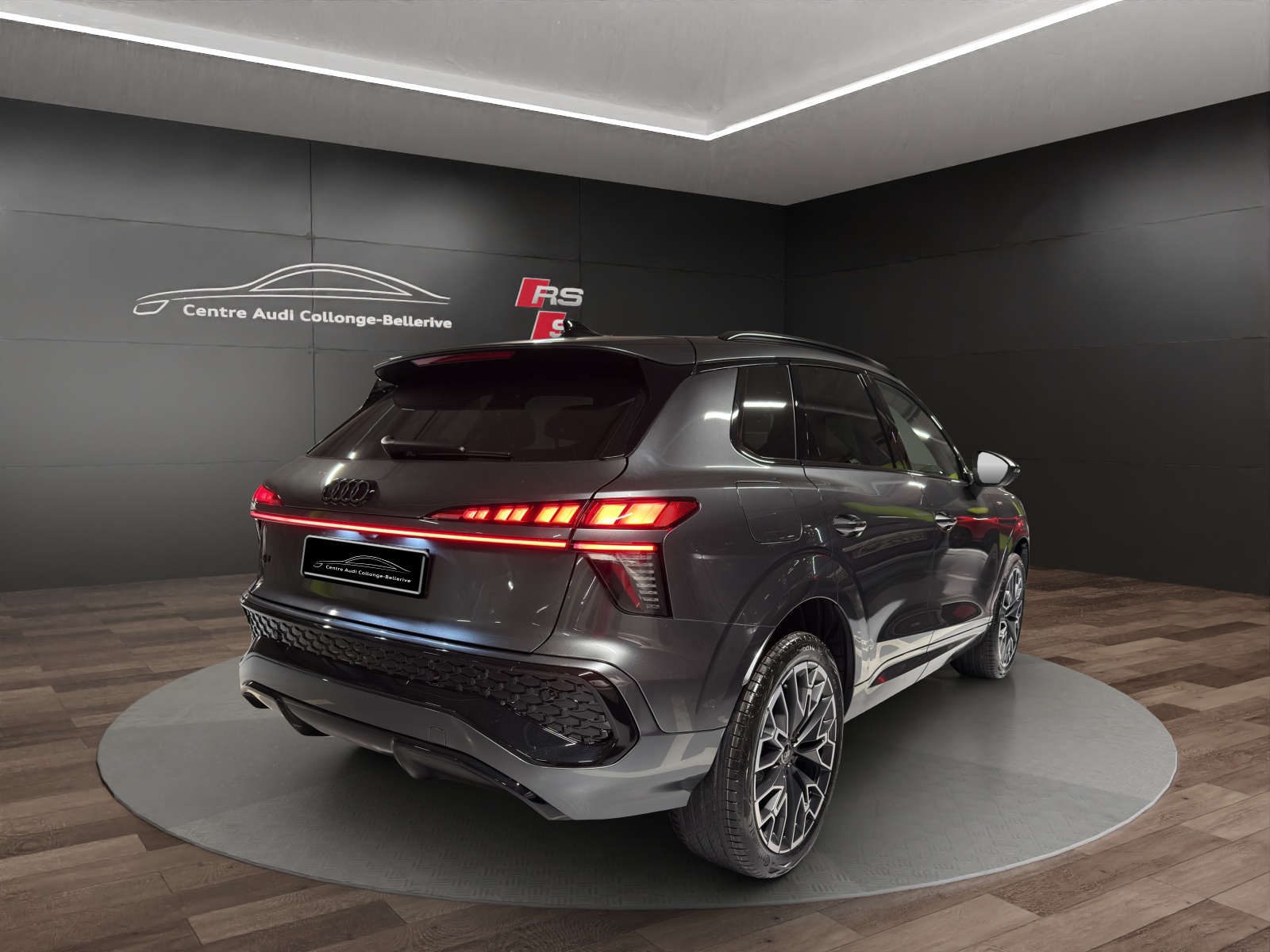 AUDI Q3 SUV 110 kW TFSI S tronic-image-5