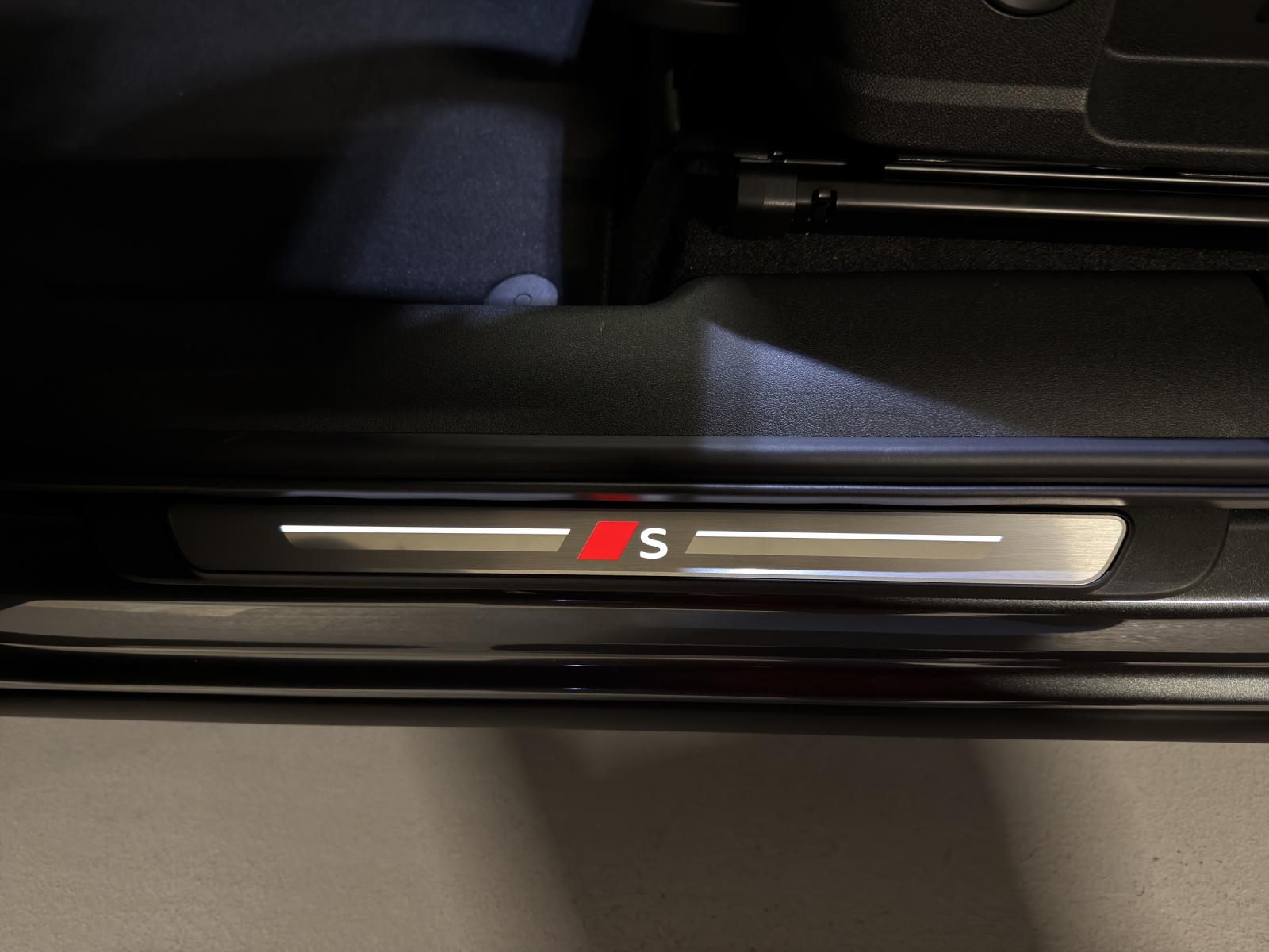 AUDI Q3 SUV 110 kW TFSI S tronic-image-21