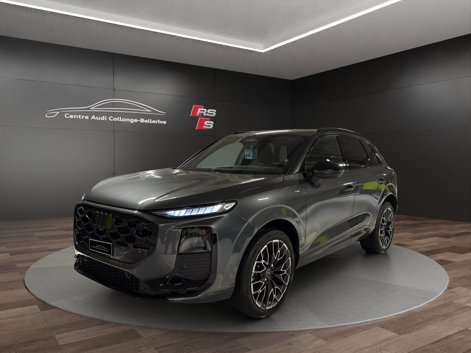 AUDI Q3 SUV 110 kW TFSI S tronic-image-0