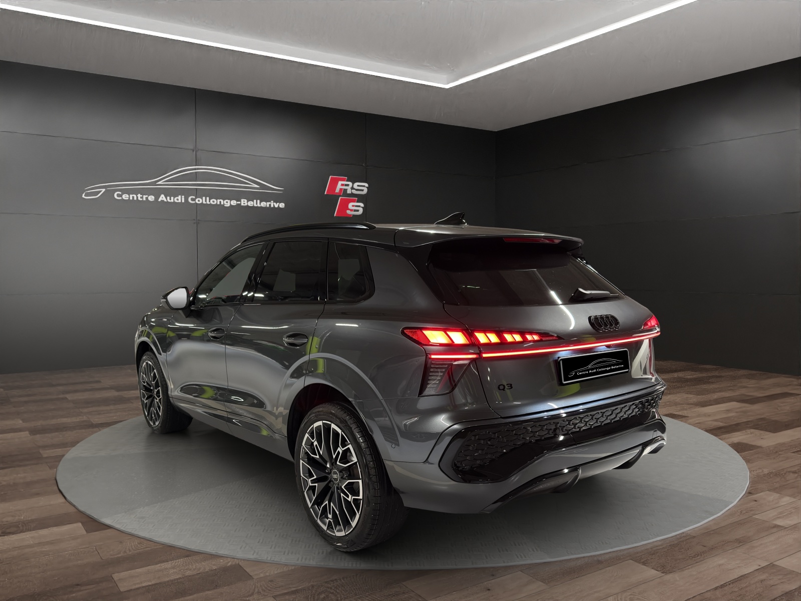 AUDI Q3 SUV 110 kW TFSI S tronic-image-3
