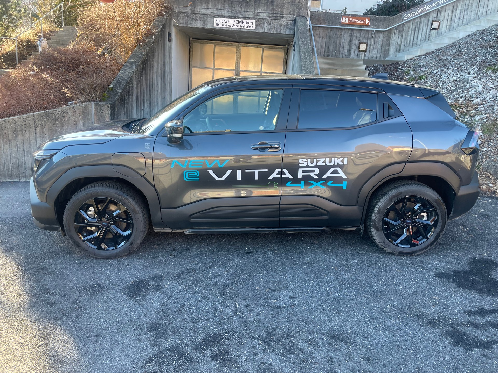 SUZUKI E-Vitara-image-1