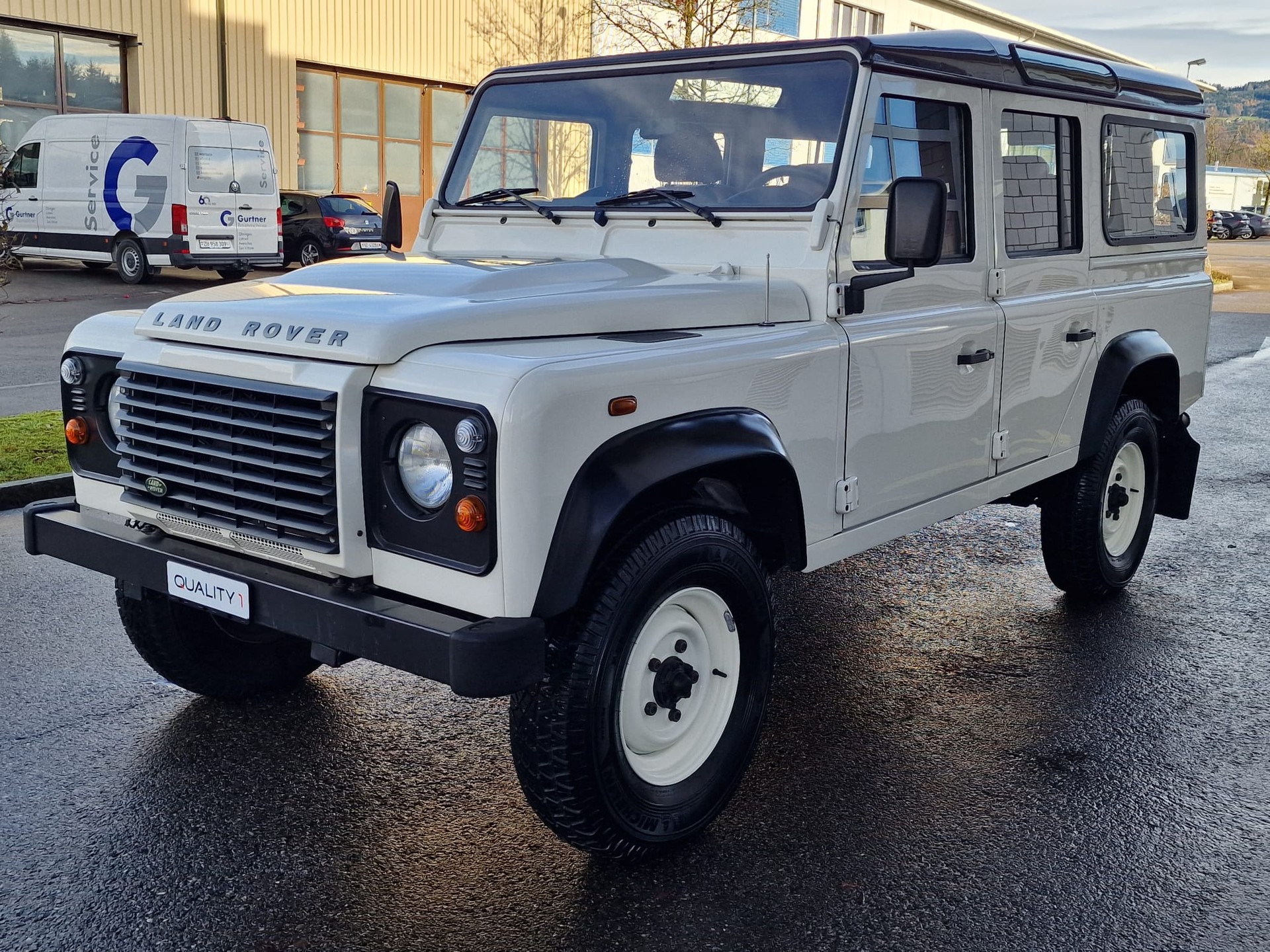 LAND ROVER Defender 110 SW 2.4Tdc-image-1