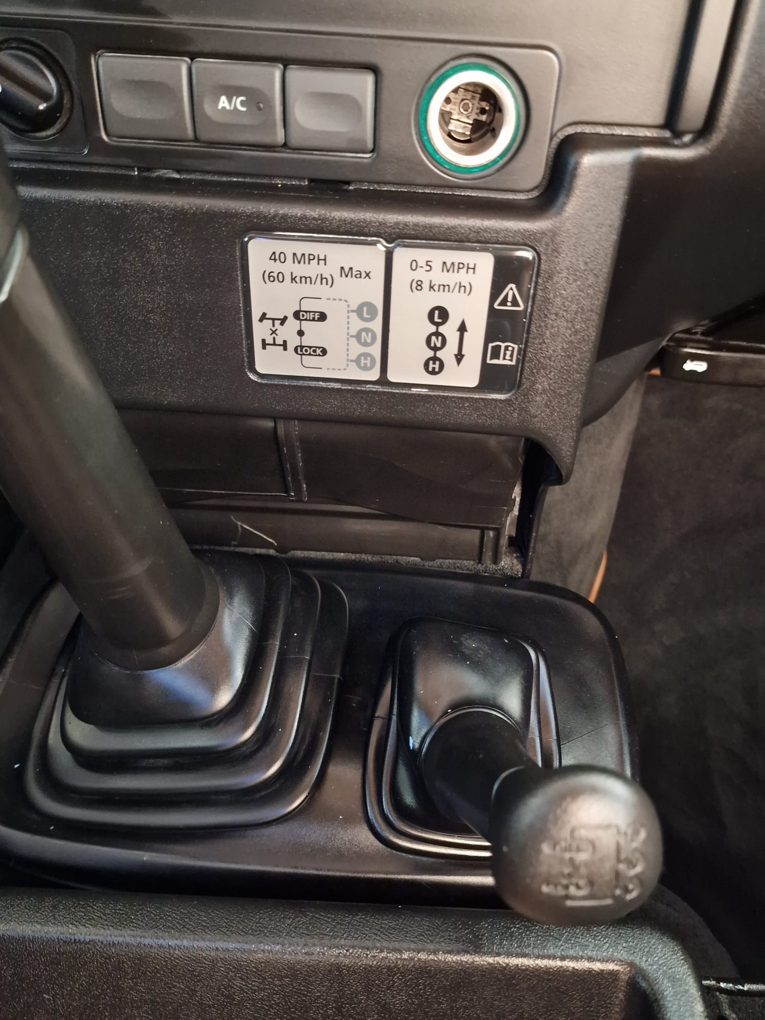 LAND ROVER Defender 110 SW 2.4Tdc-image-11