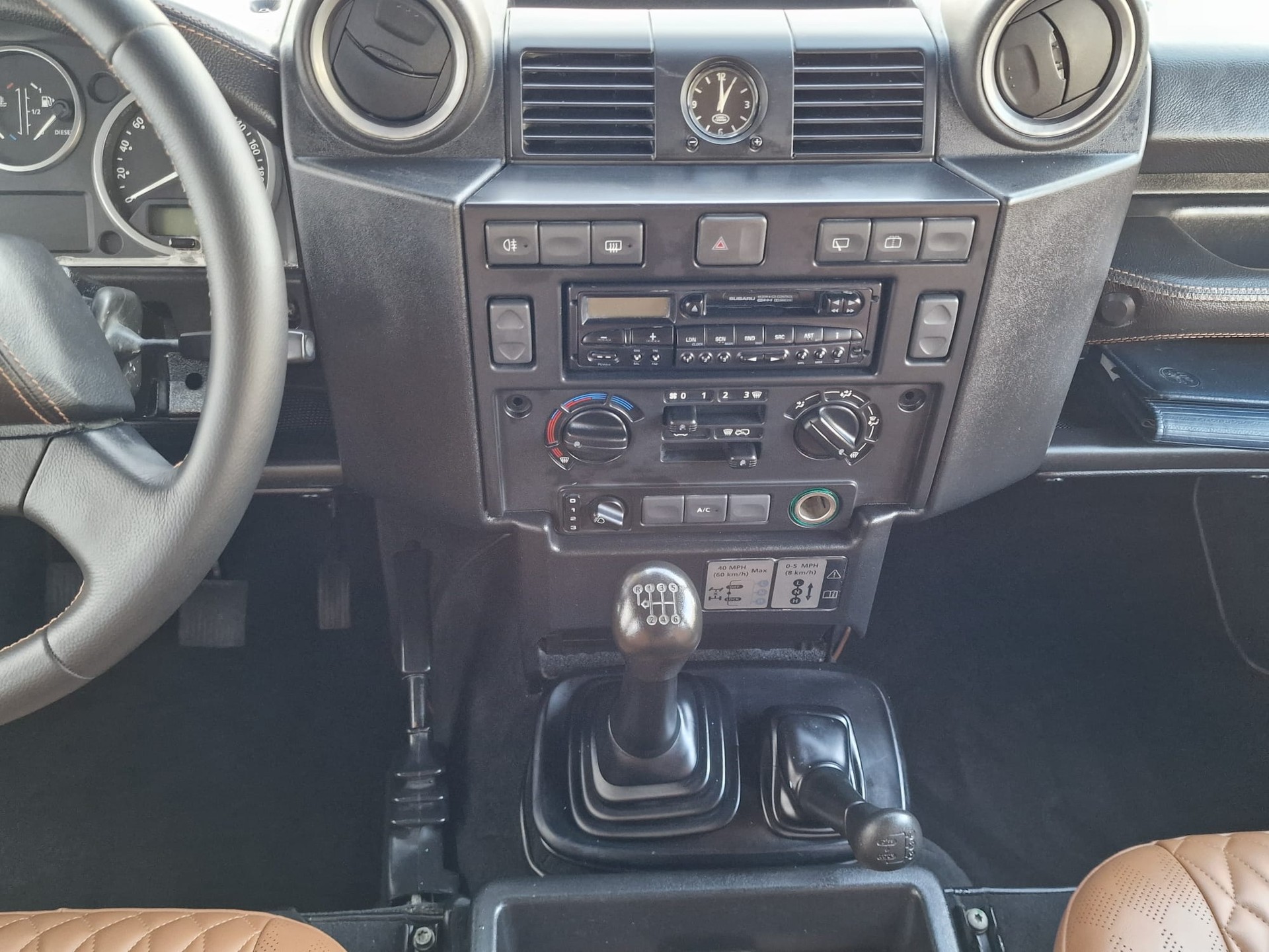 LAND ROVER Defender 110 SW 2.4Tdc-image-10