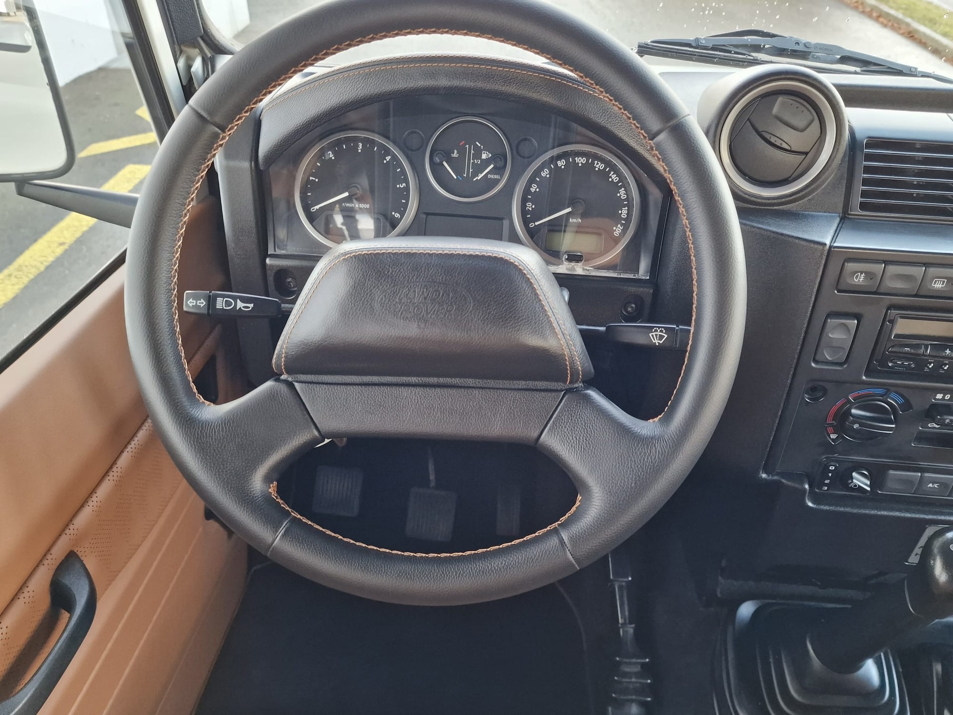 LAND ROVER Defender 110 SW 2.4Tdc-image-8