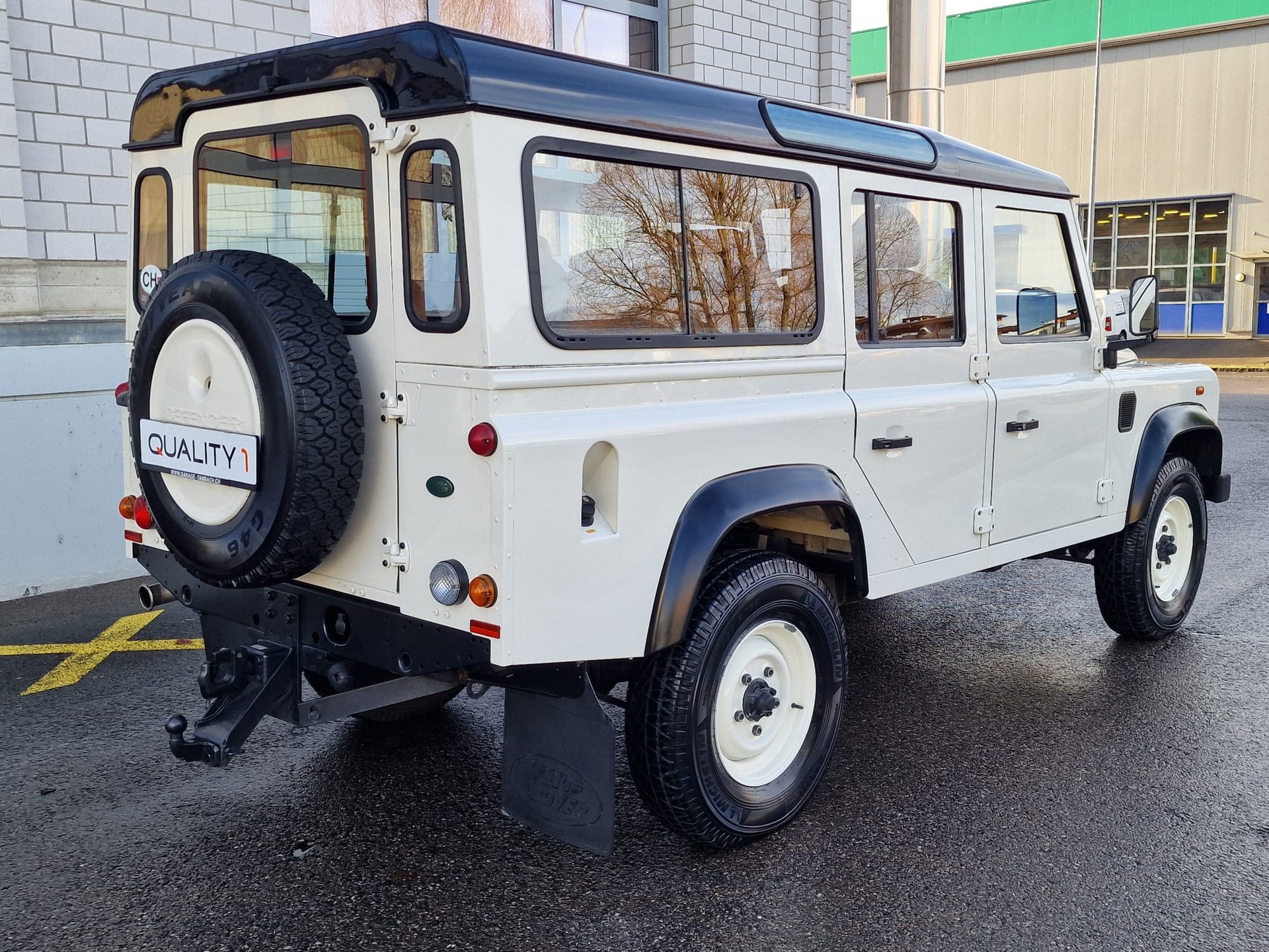 LAND ROVER Defender 110 SW 2.4Tdc-image-4