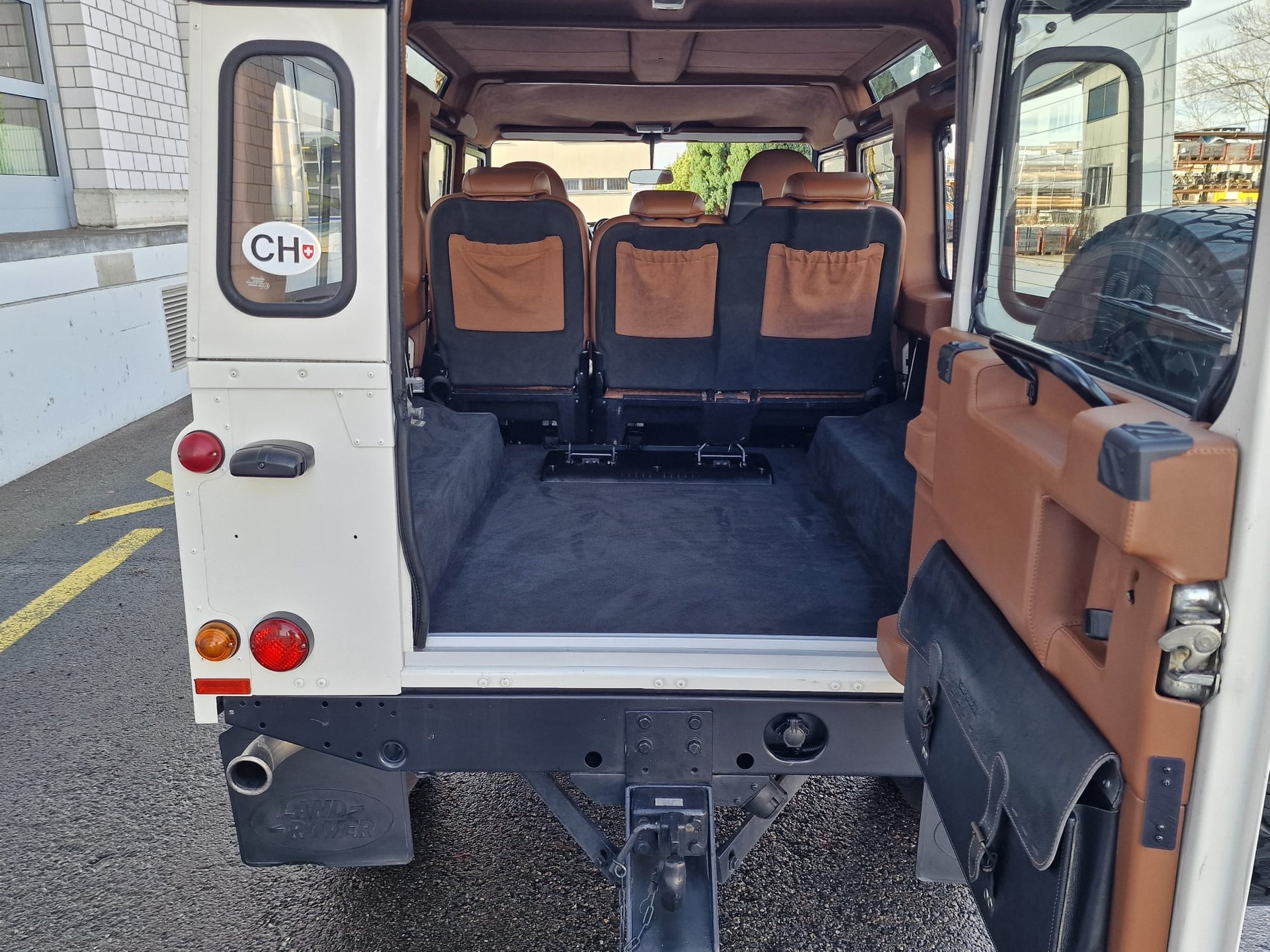LAND ROVER Defender 110 SW 2.4Tdc-image-14