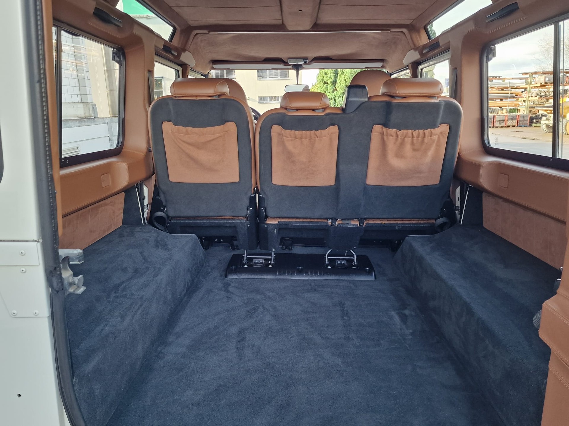 LAND ROVER Defender 110 SW 2.4Tdc-image-13