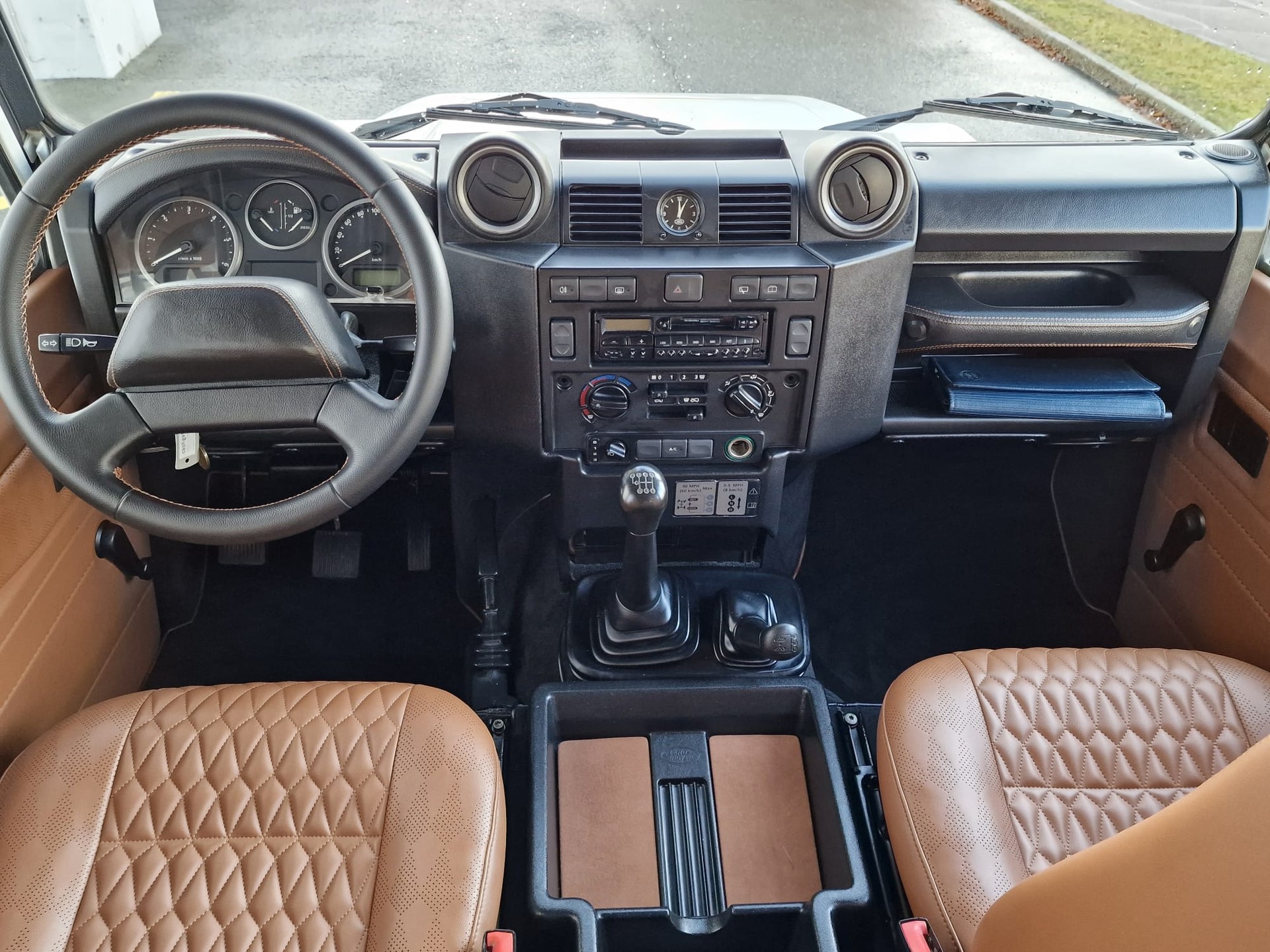 LAND ROVER Defender 110 SW 2.4Tdc-image-9