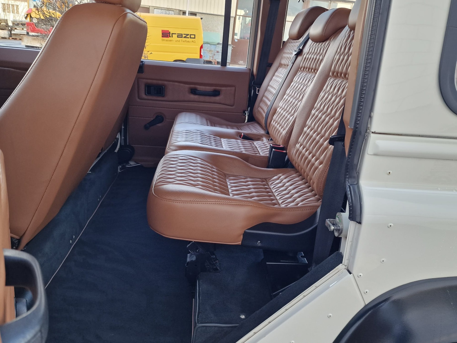 LAND ROVER Defender 110 SW 2.4Tdc-image-12