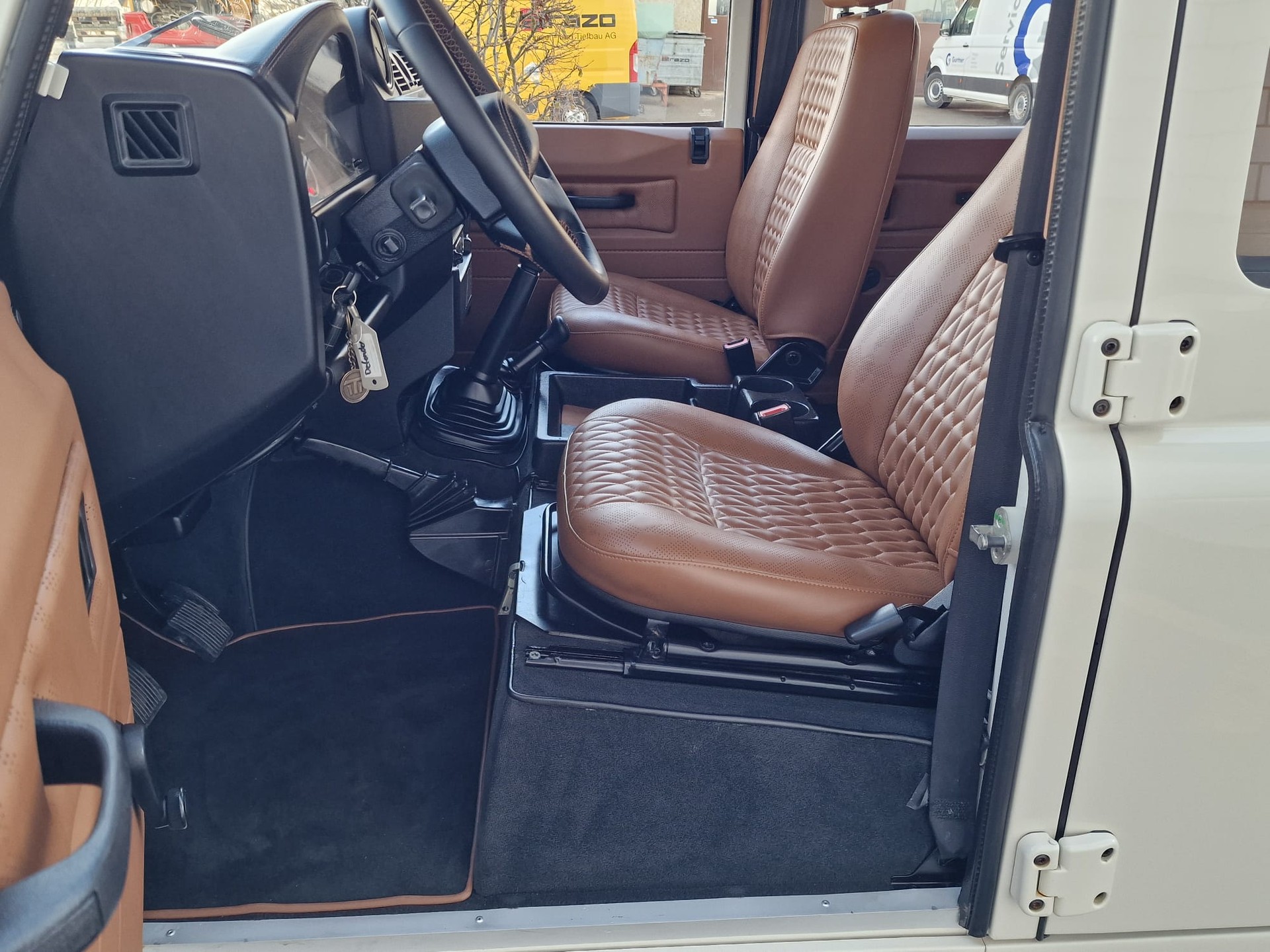 LAND ROVER Defender 110 SW 2.4Tdc-image-7