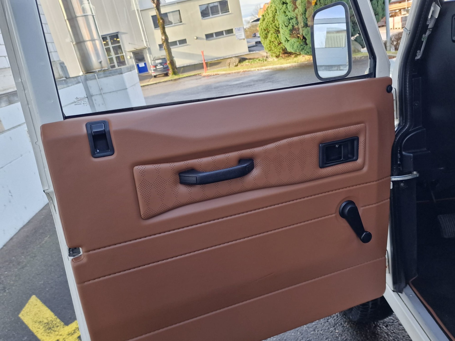 LAND ROVER Defender 110 SW 2.4Tdc-image-6
