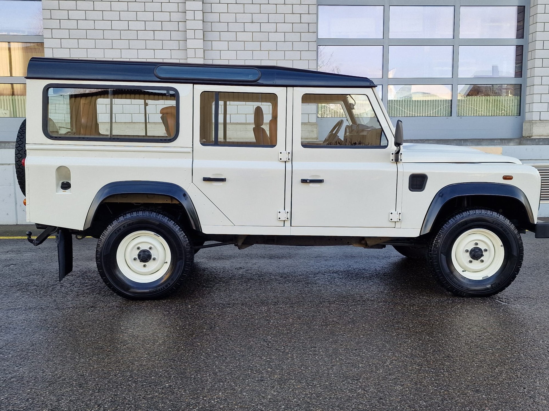 LAND ROVER Defender 110 SW 2.4Tdc-image-2