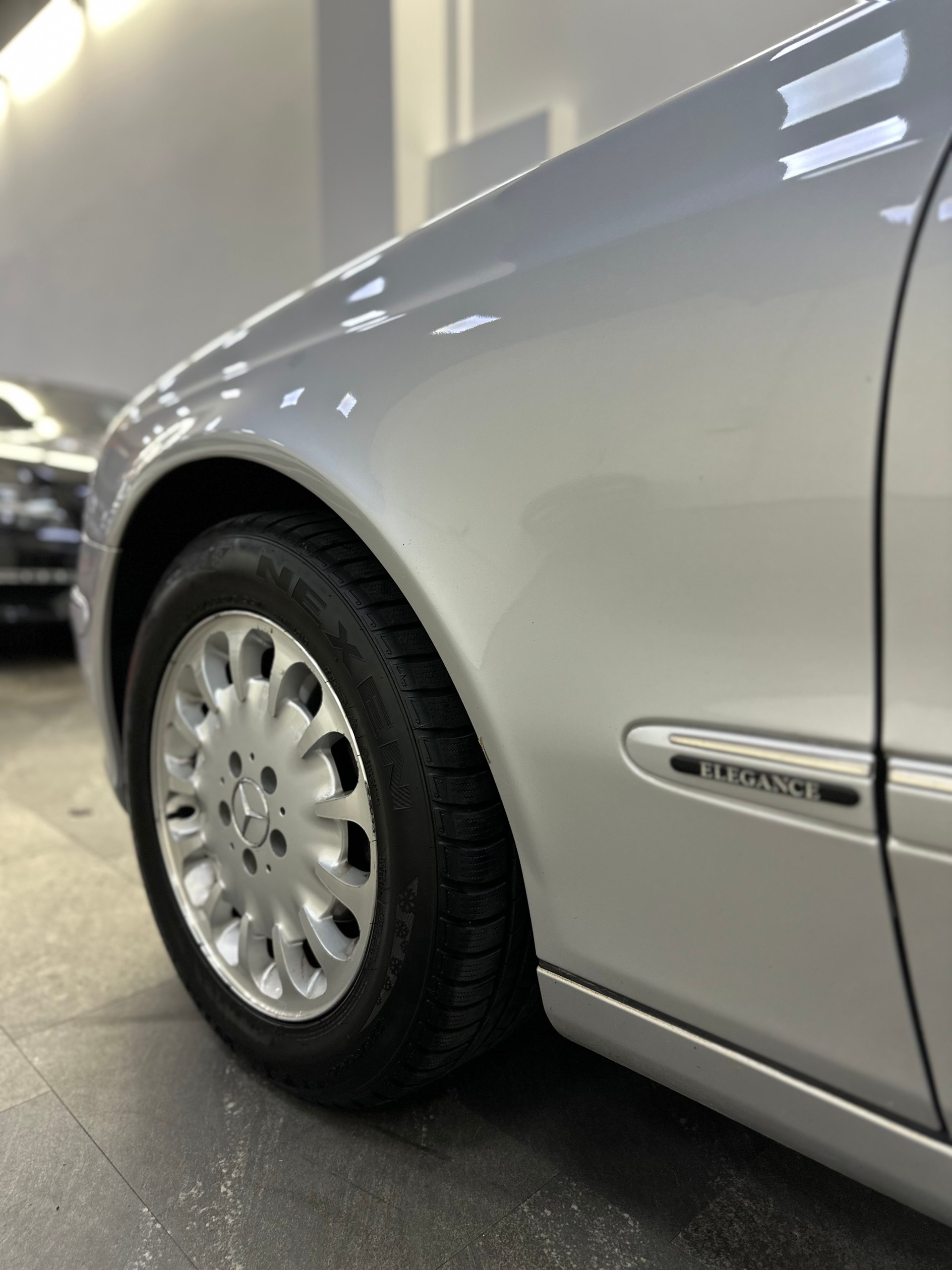 MERCEDES-BENZ E 240 Classic-image-4