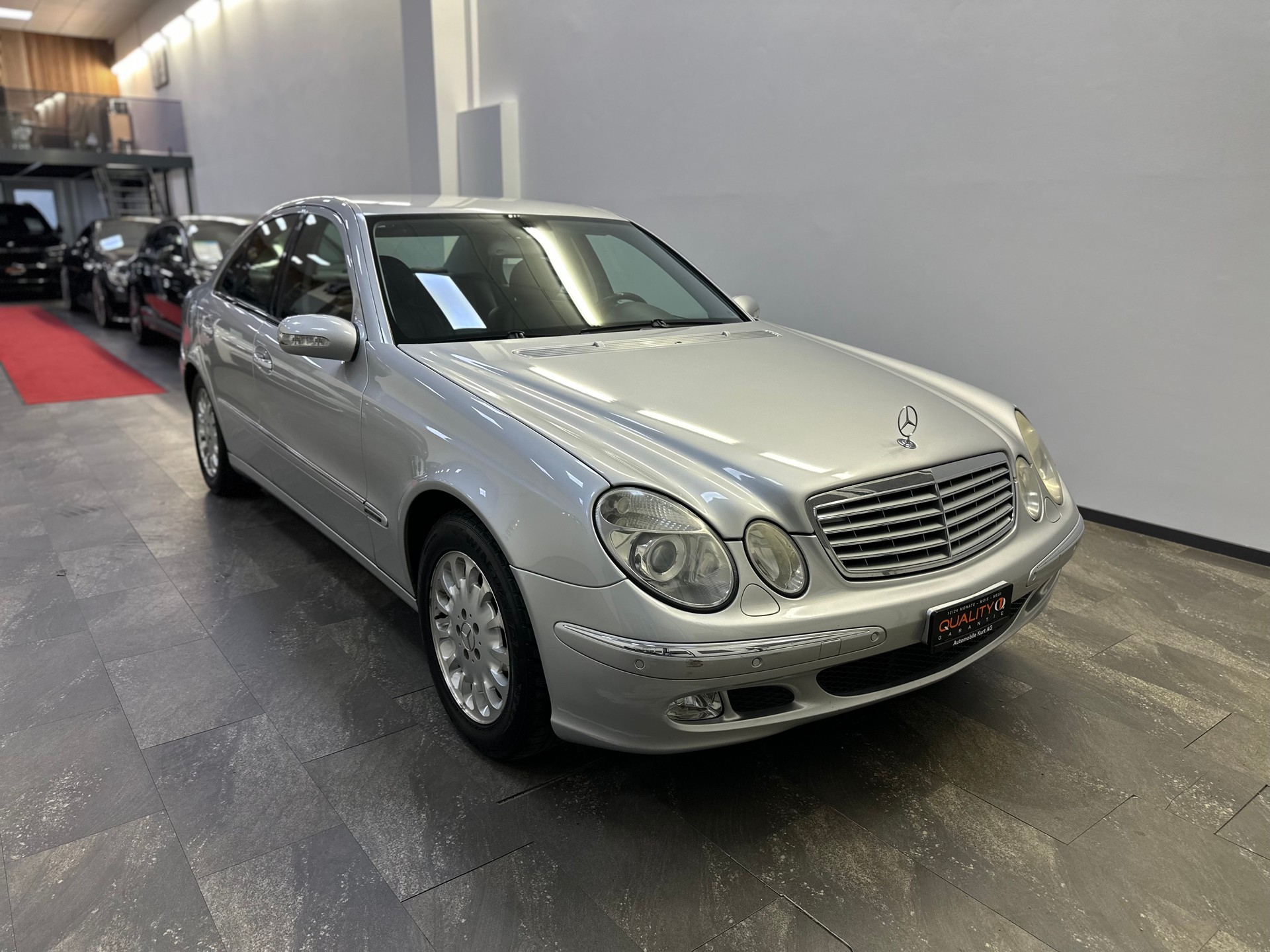 MERCEDES-BENZ E 240 Classic-image-6