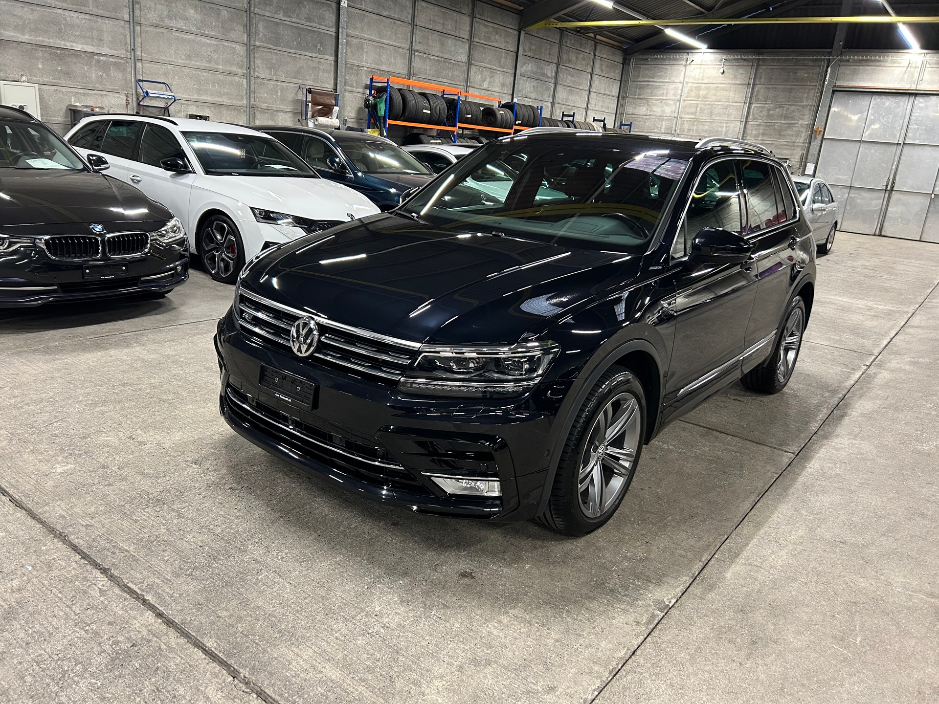 VW Tiguan 2.0 TDI R-LINE 4Motion DSG-image-8