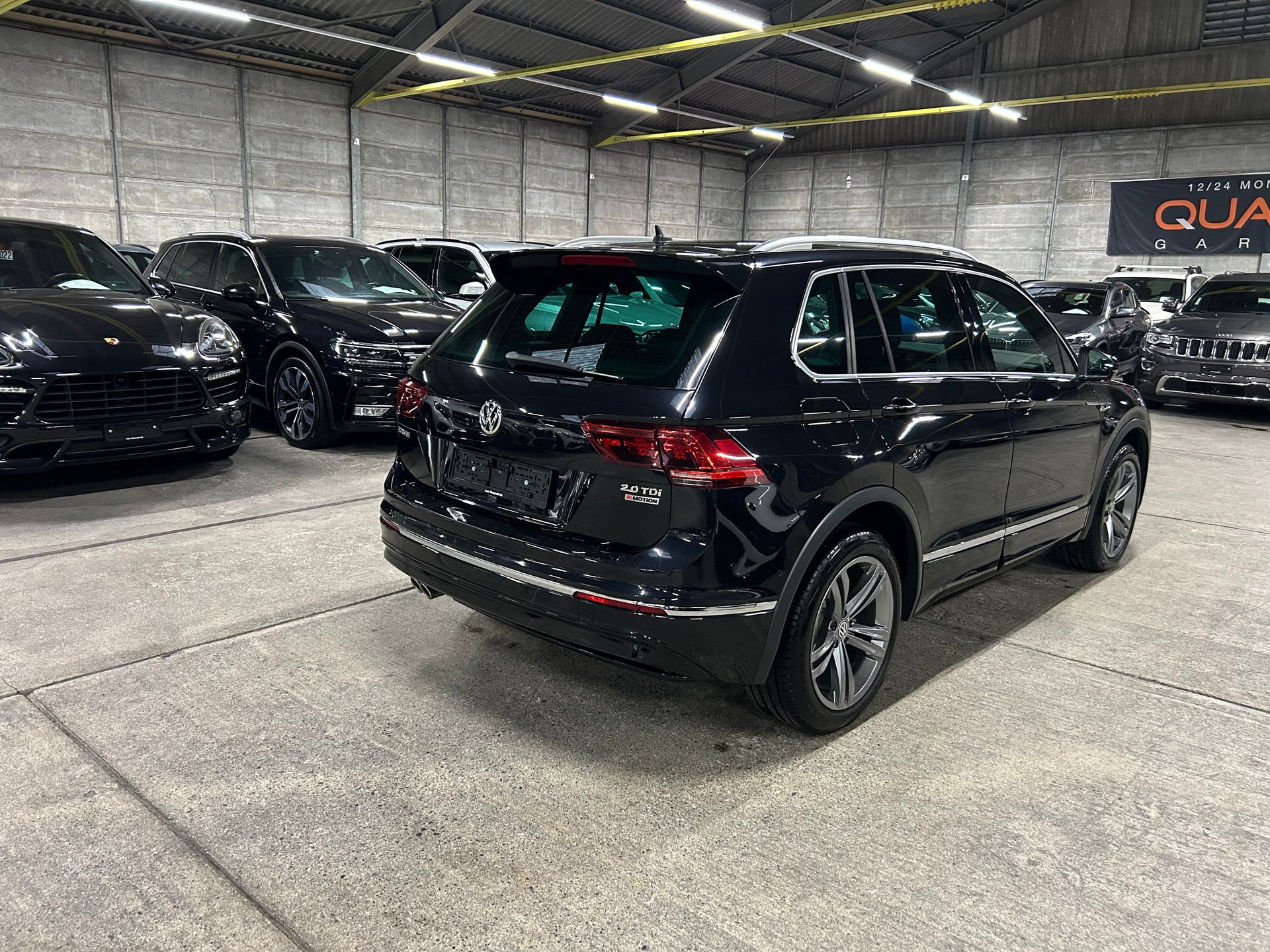 VW Tiguan 2.0 TDI R-LINE 4Motion DSG-image-4