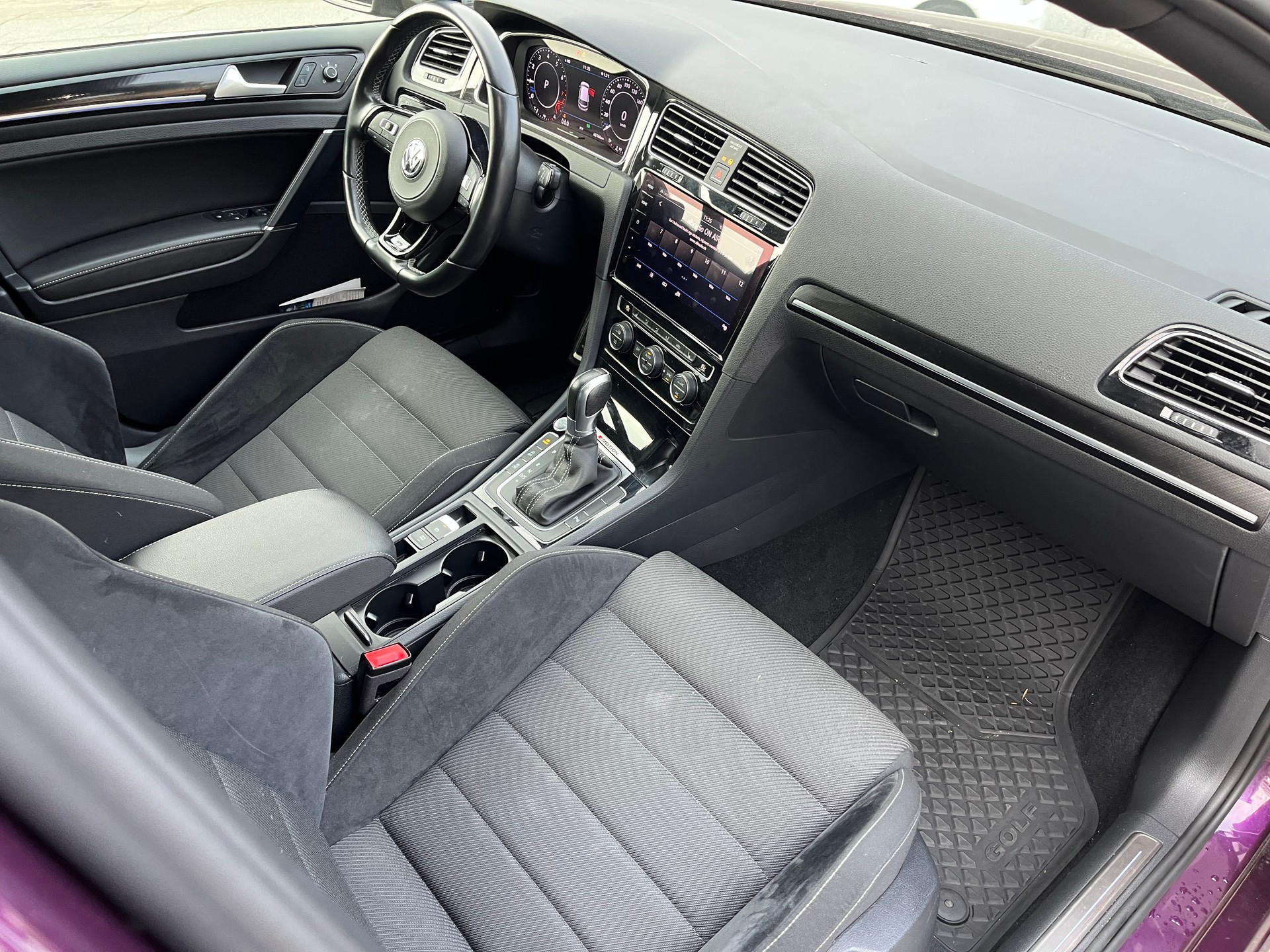 VW Golf 2.0 TSI R 4Motion DSG-image-8
