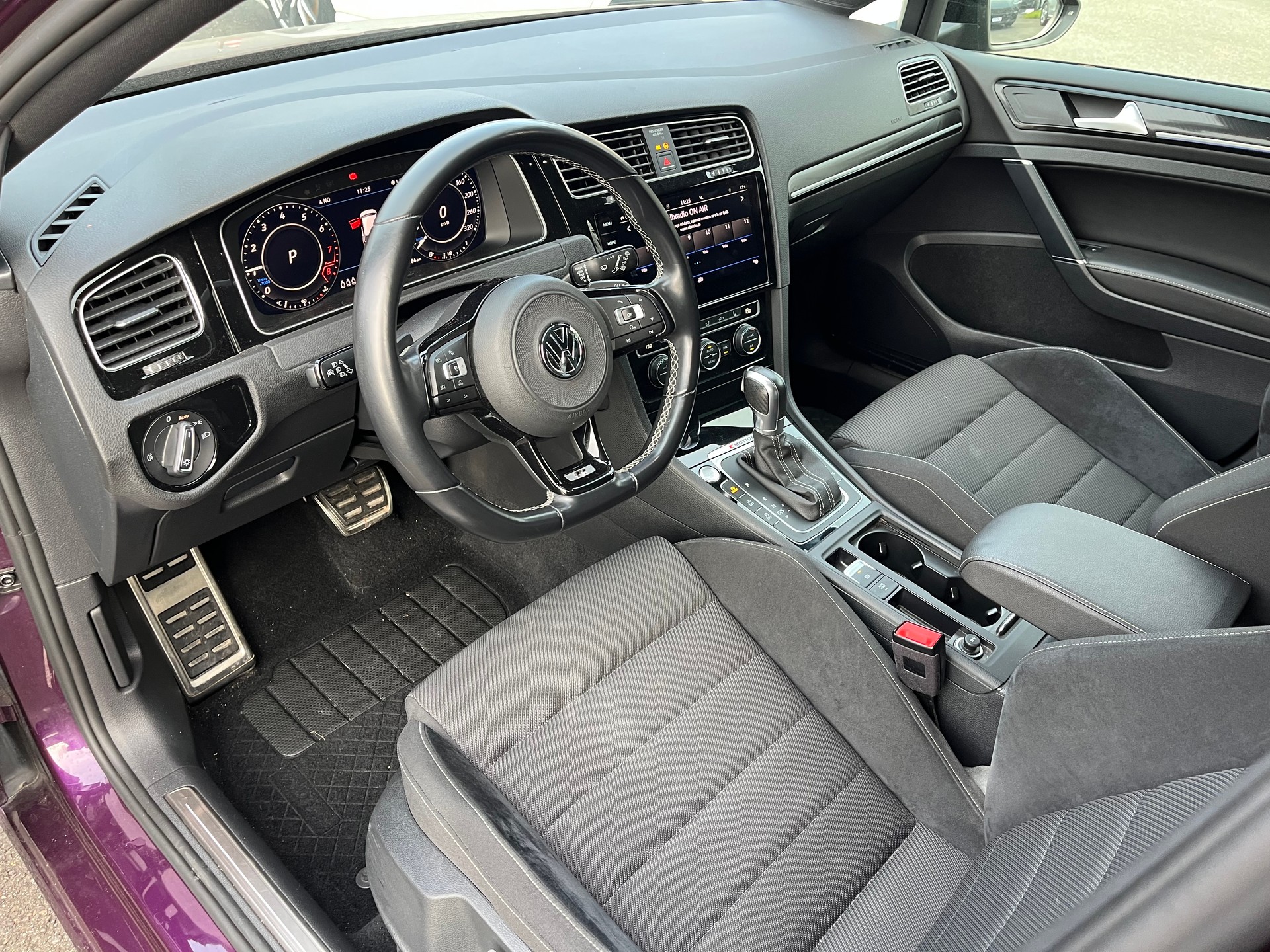 VW Golf 2.0 TSI R 4Motion DSG-image-6
